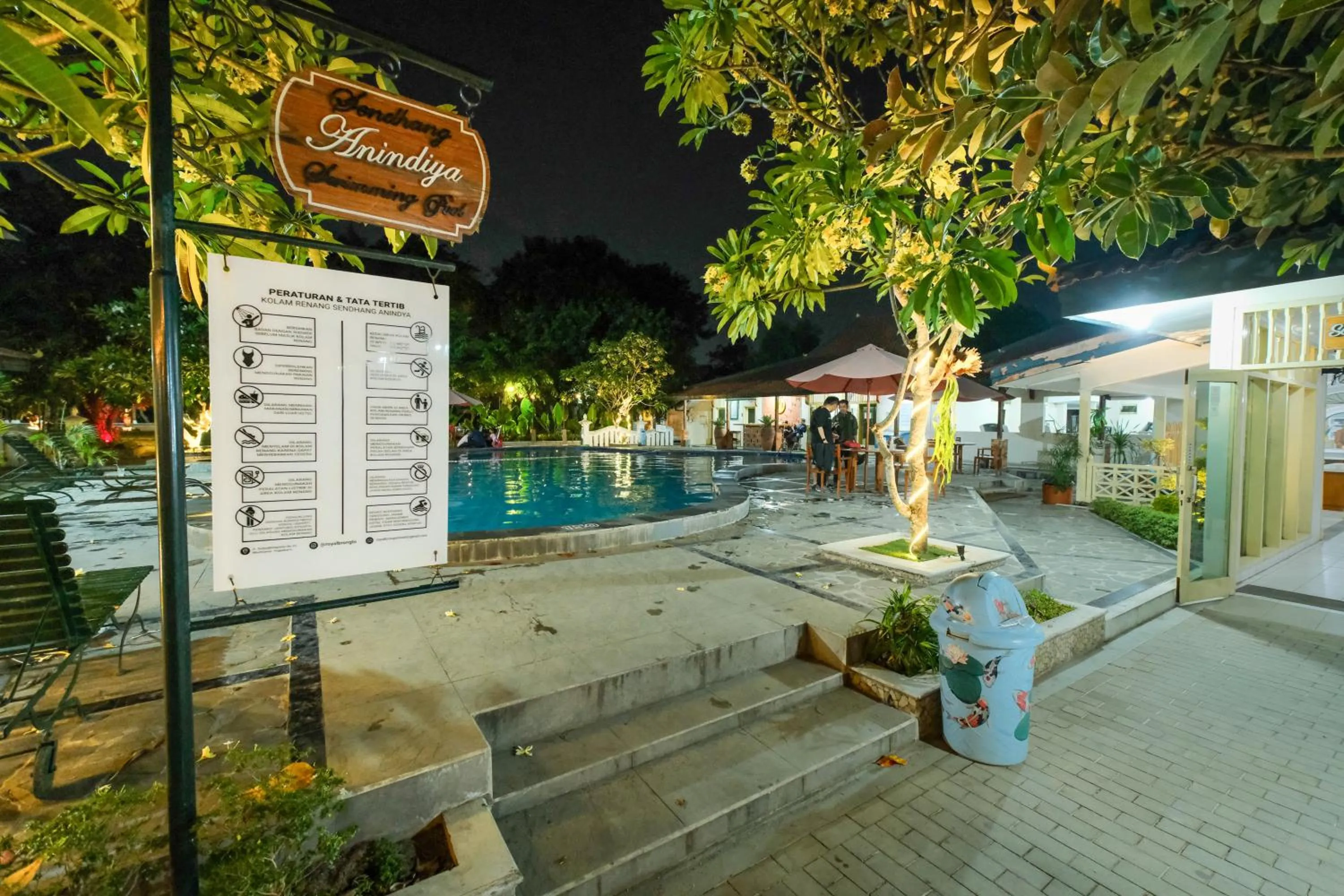 Swimming pool in Royal Brongto Hotel