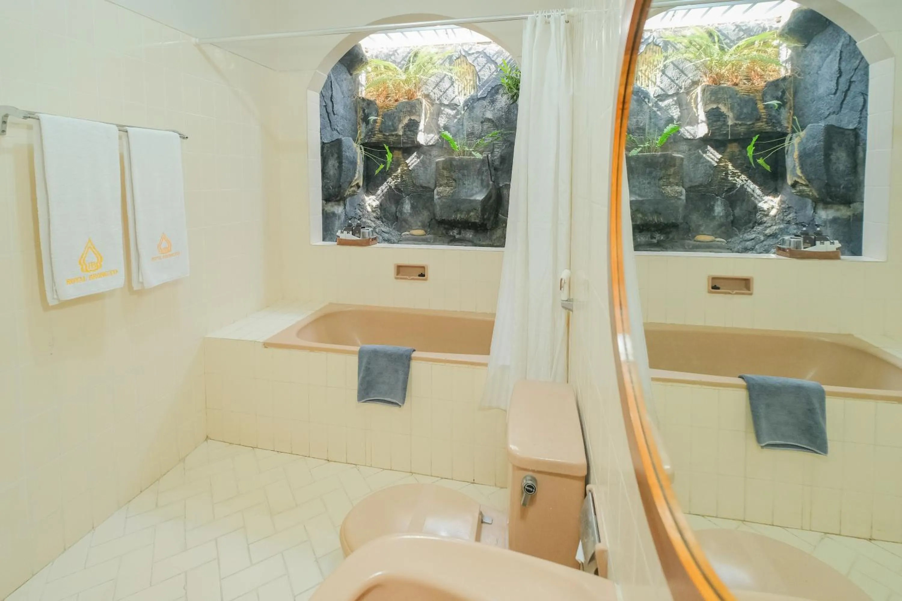 Bathroom in Royal Brongto Hotel