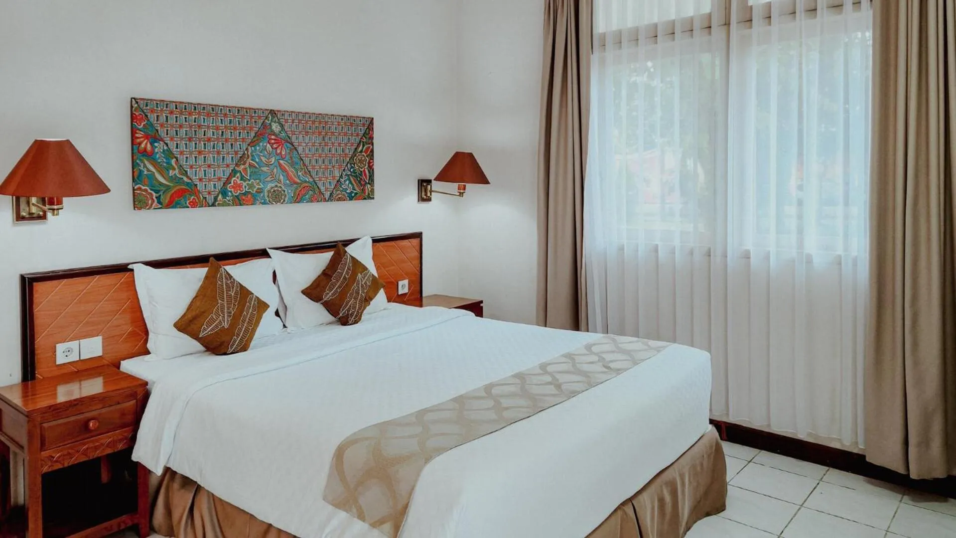 Bedroom, Bed in Royal Brongto Hotel