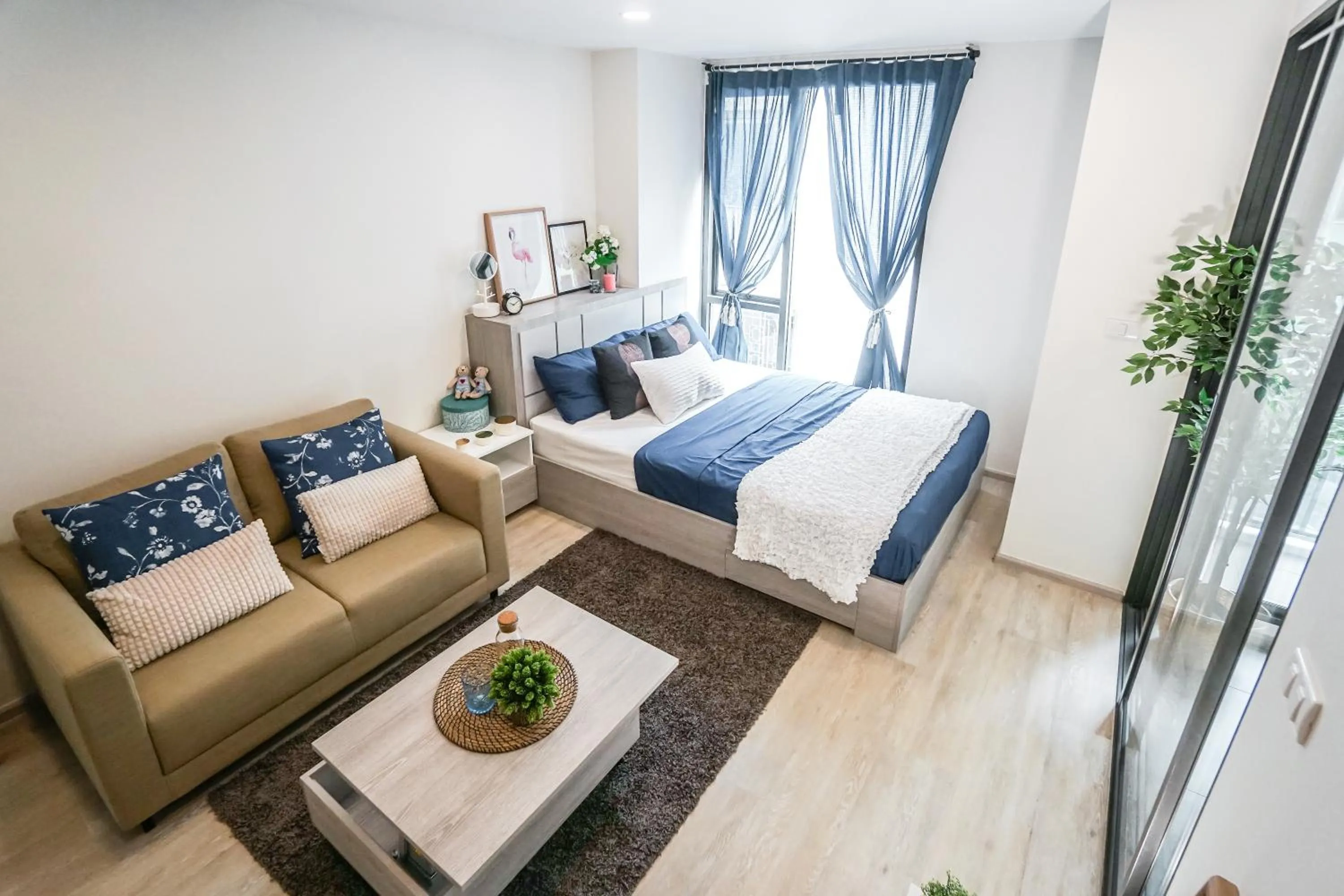 Bed in I'm Chinatown Residence