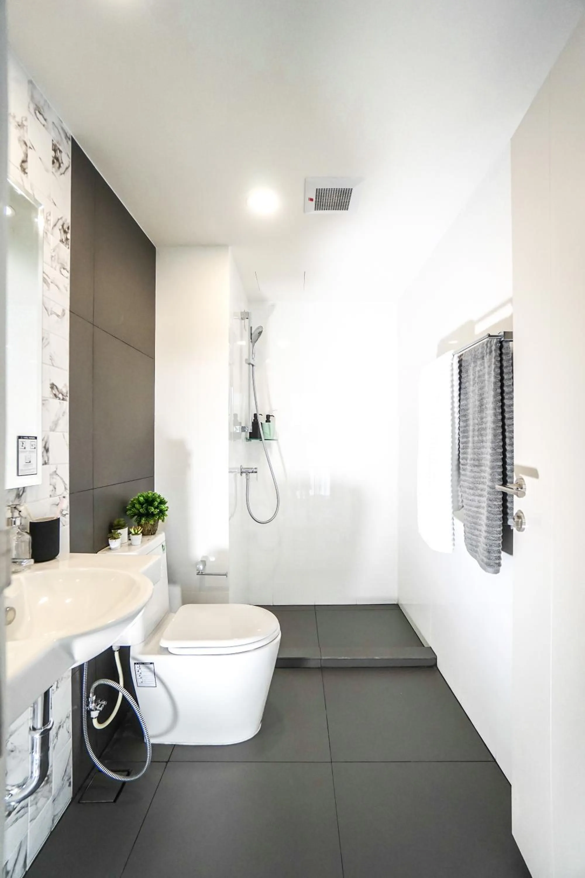 Bathroom in I'm Chinatown Residence