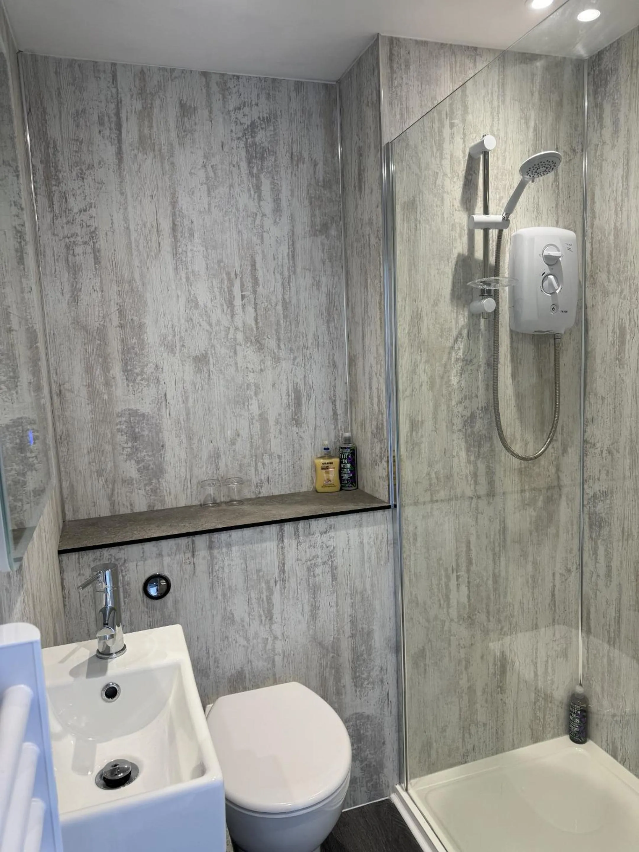 Bathroom in Traeth Rooms