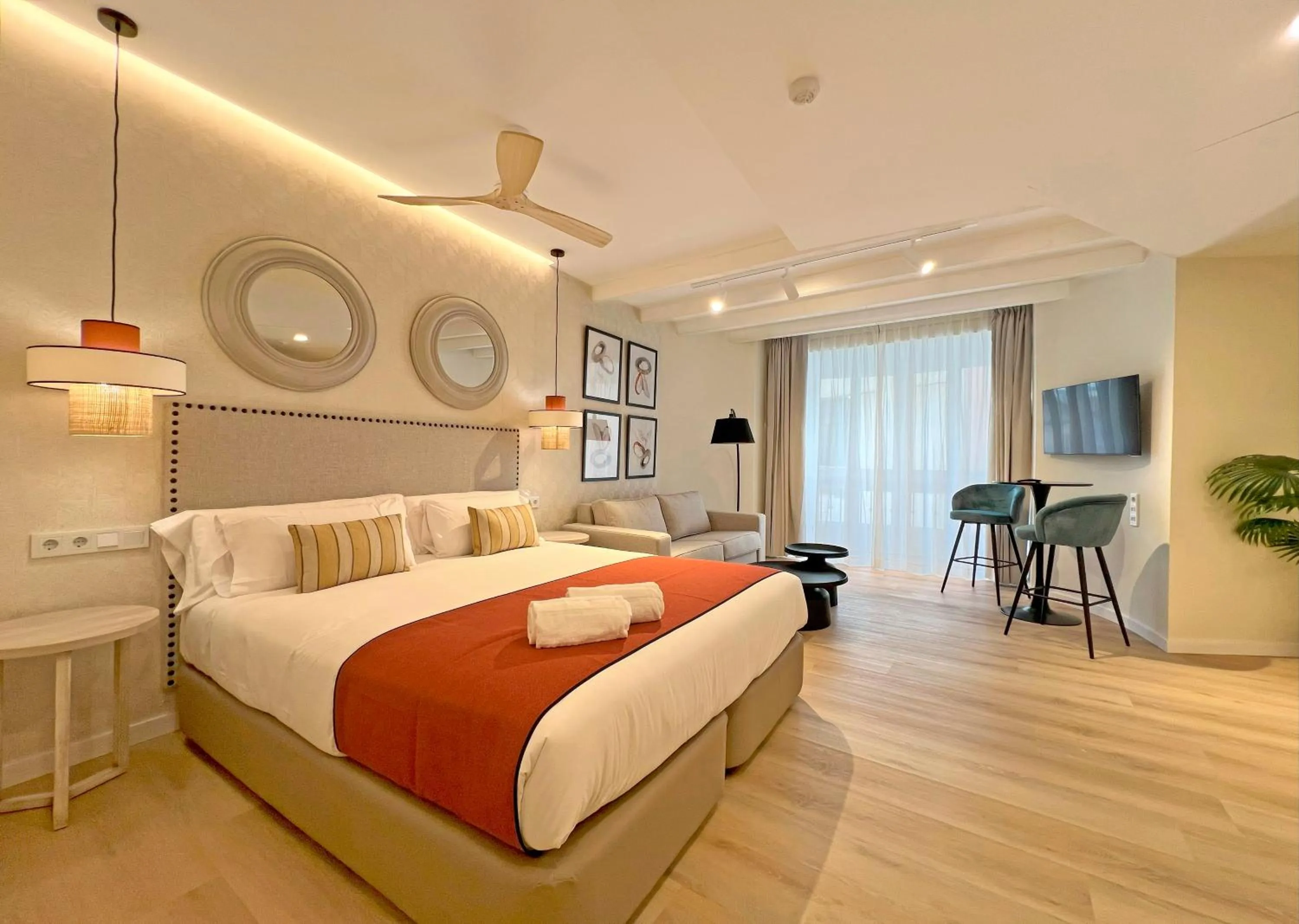 Photo of the whole room, Bed in Apartamentos Soho Boutique Palillero