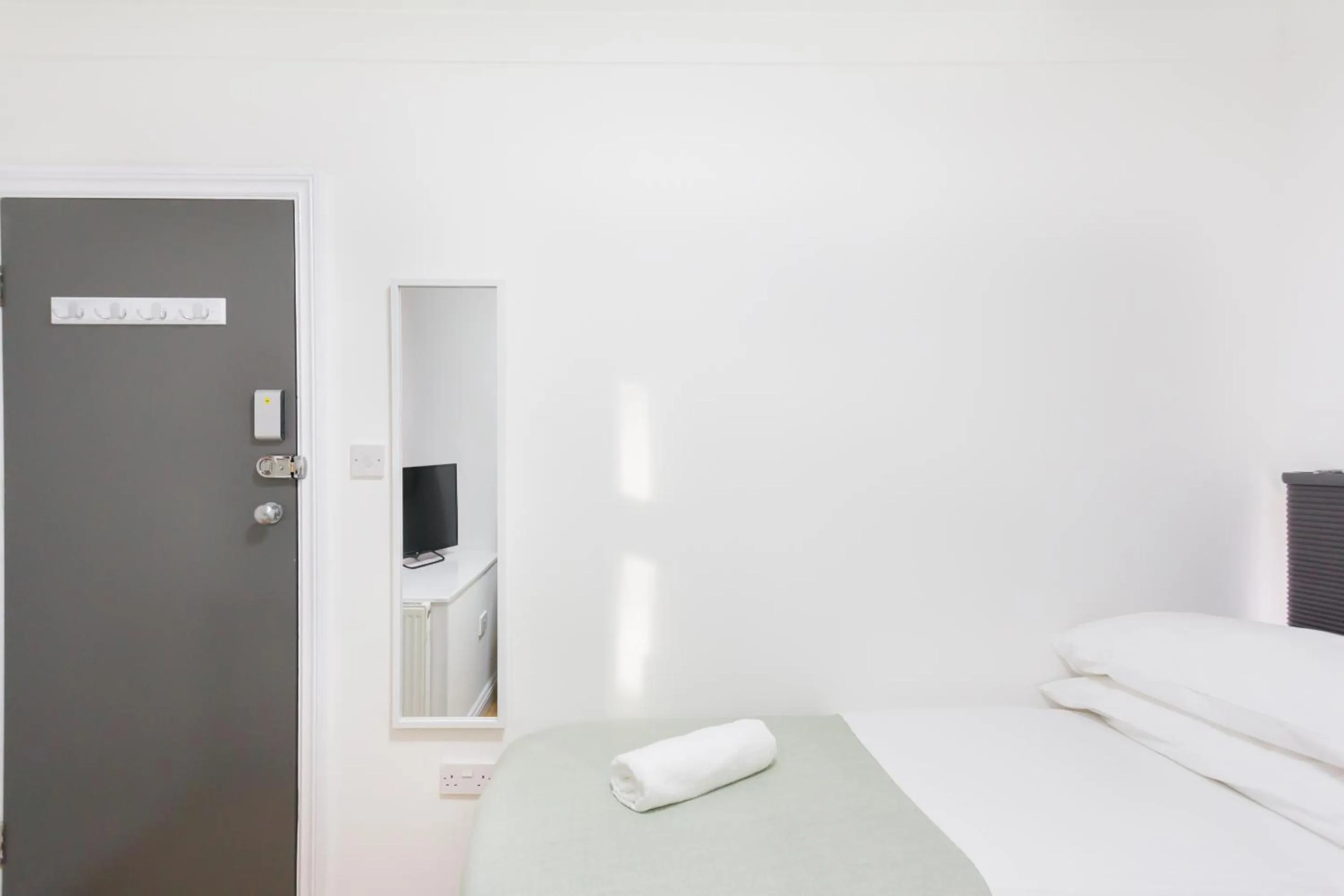 Bedroom, Bed in Studio9 Rooms - Next to Emirates Stadium - Budget Rooms with Shared Bathroom