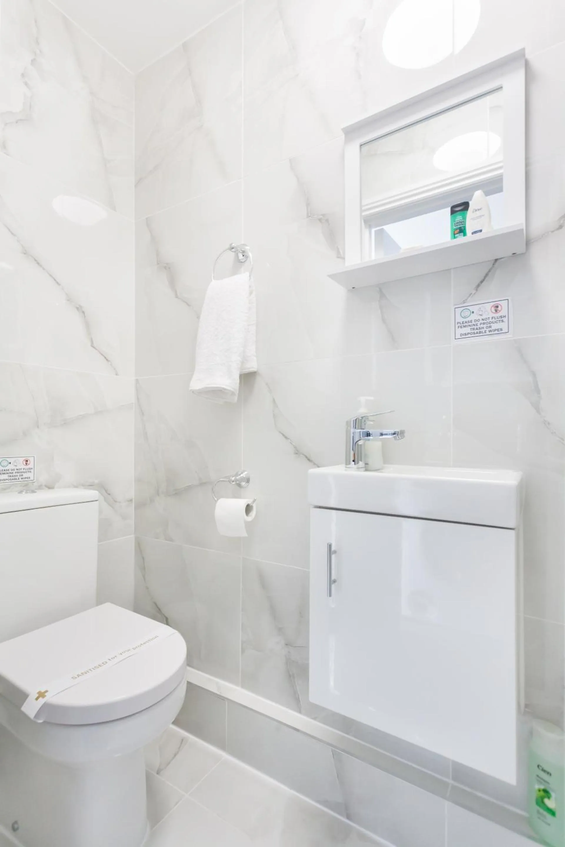 Bathroom in Studio9 Rooms - Next to Emirates Stadium - Budget Rooms with Shared Bathroom