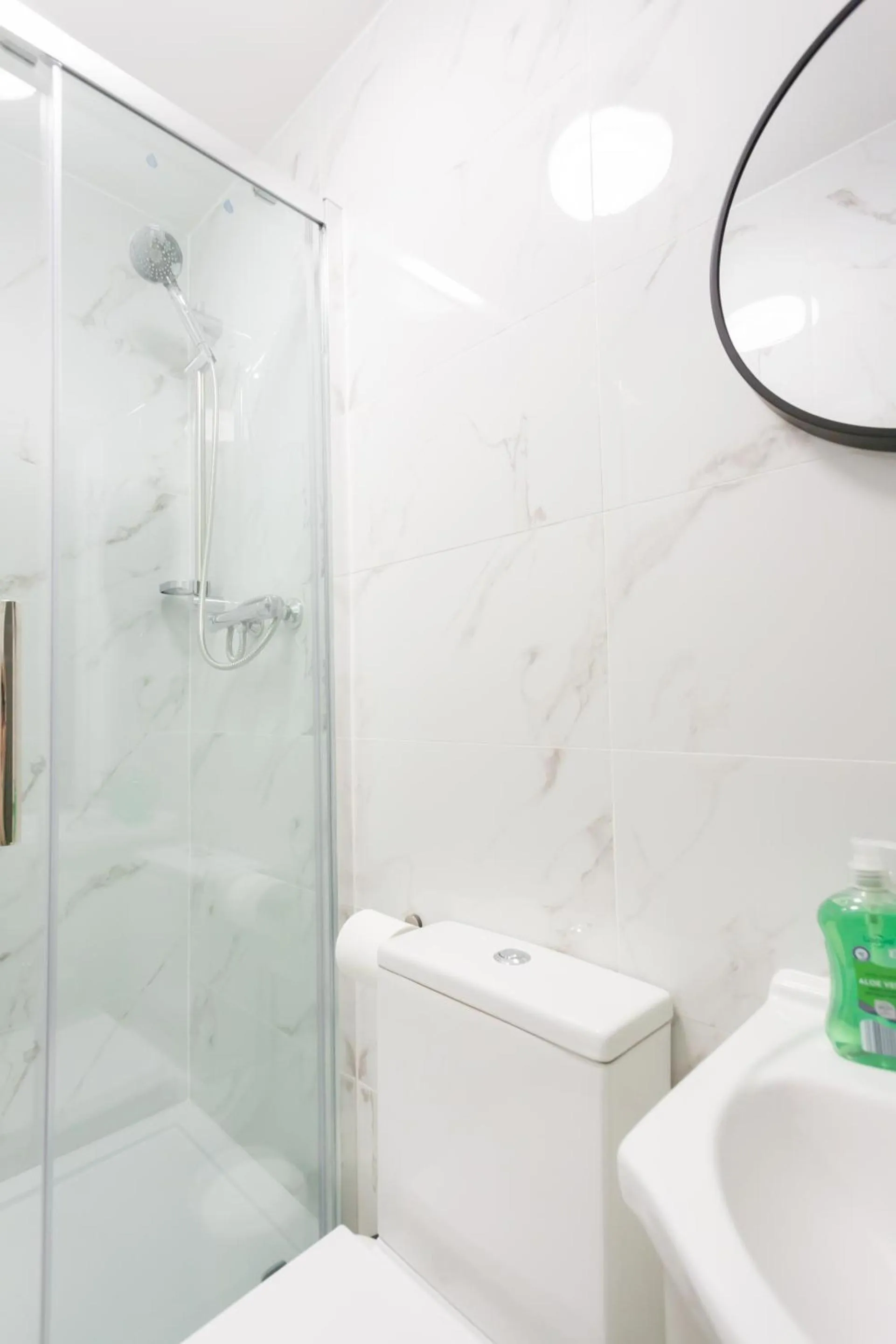 Bathroom in Studio9 Rooms - Next to Emirates Stadium - Budget Rooms with Shared Bathroom