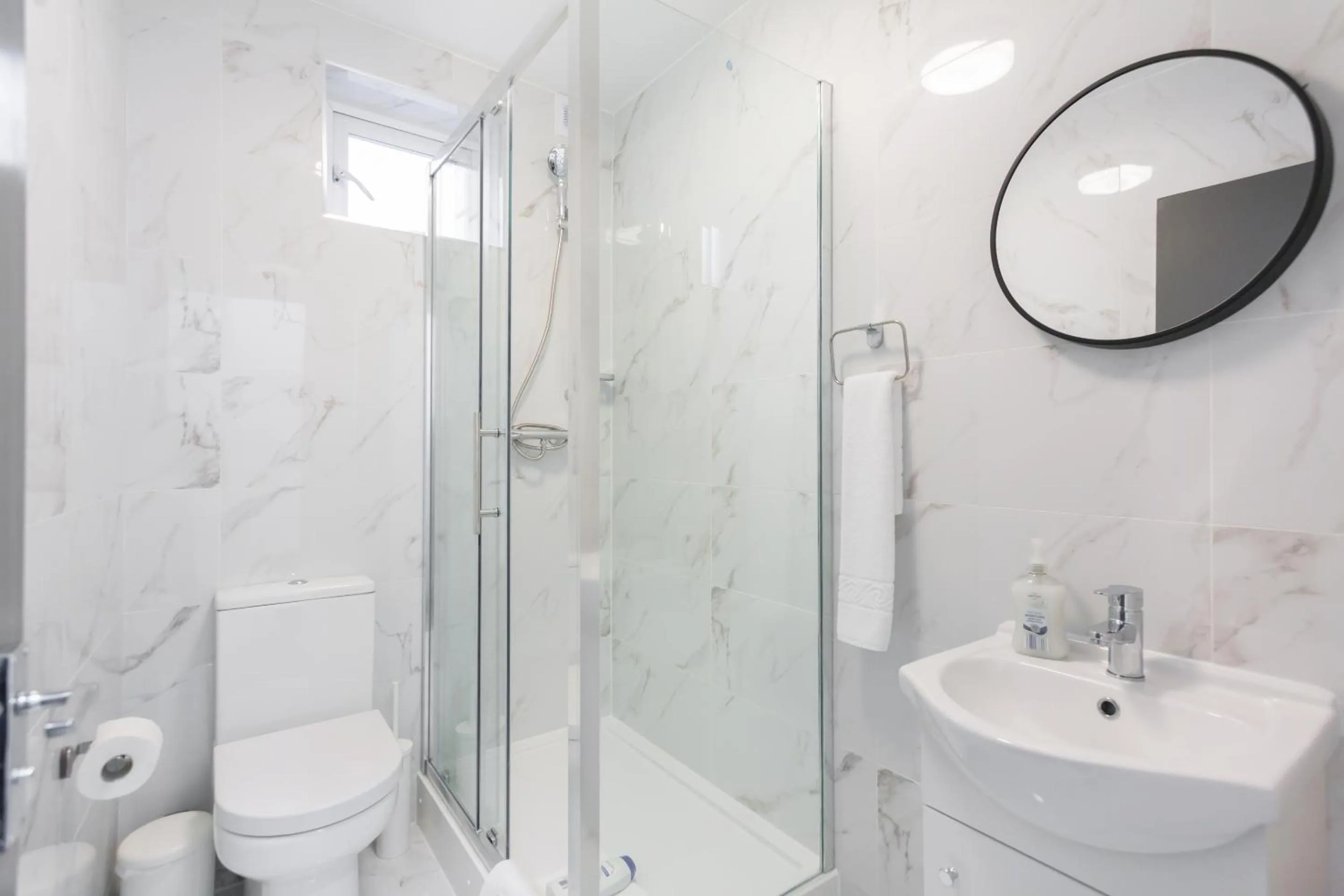 Bathroom in Studio9 Rooms - Next to Emirates Stadium - Budget Rooms with Shared Bathroom