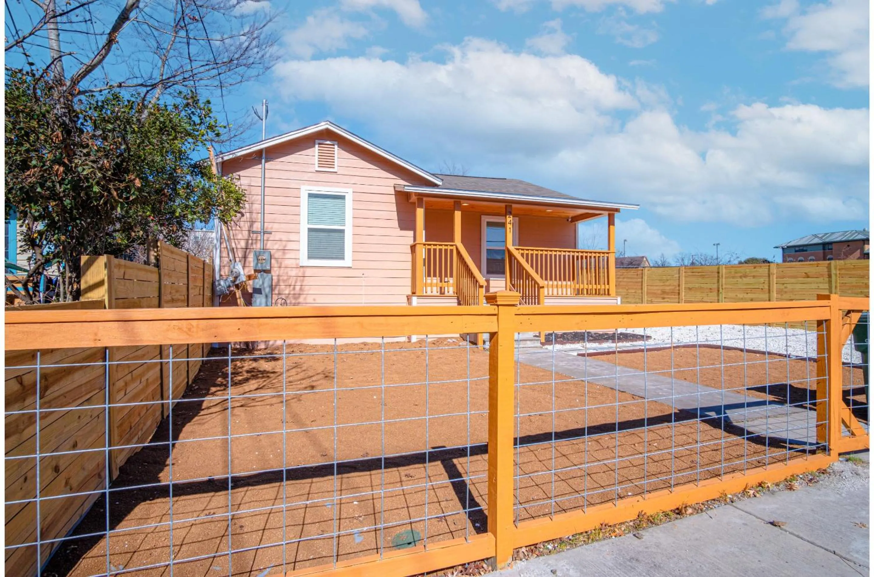 Property building in Adorable 4BR 2BA Close to Riverwalk and Downtown