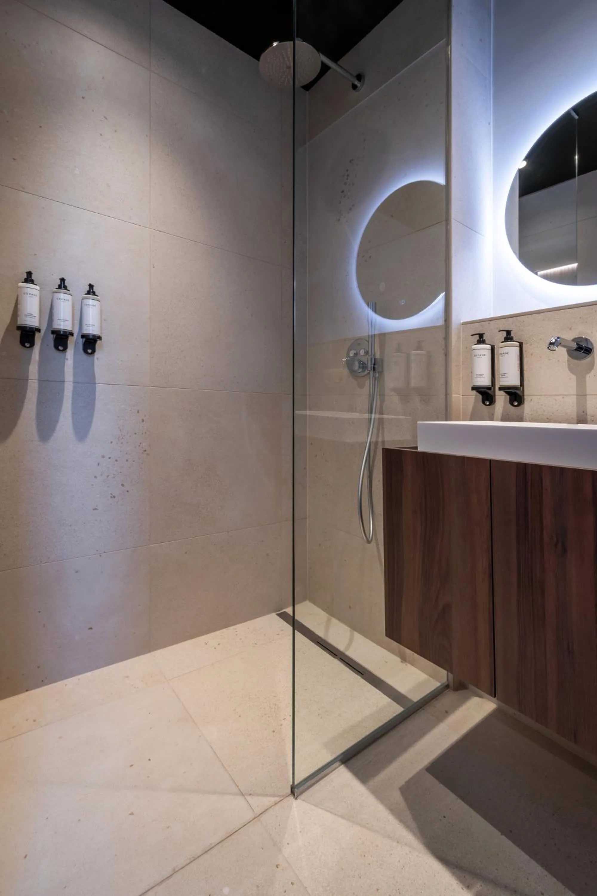 Shower in ONE TWO FOUR - Hotel & Spa