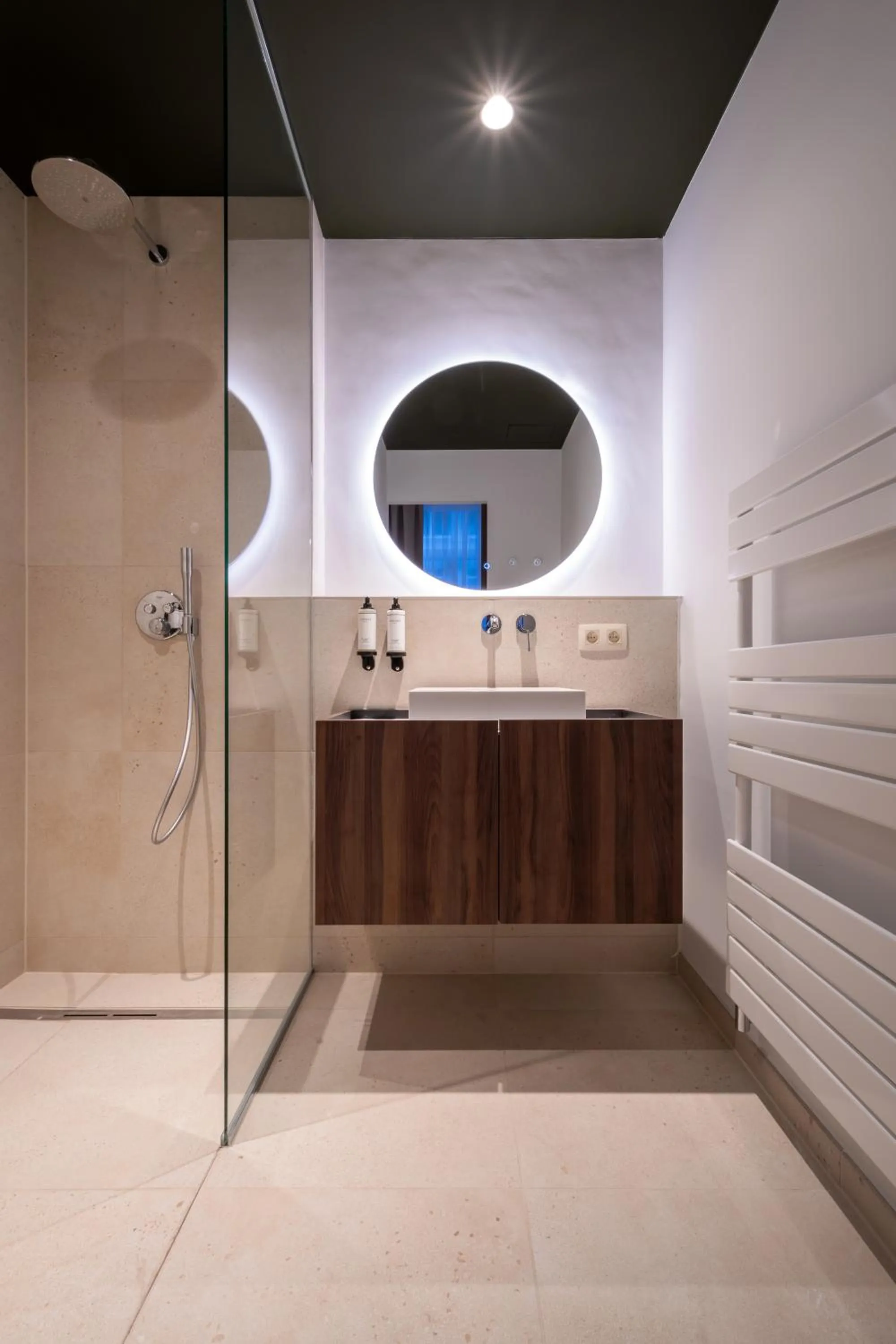 Shower in ONE TWO FOUR - Hotel & Spa
