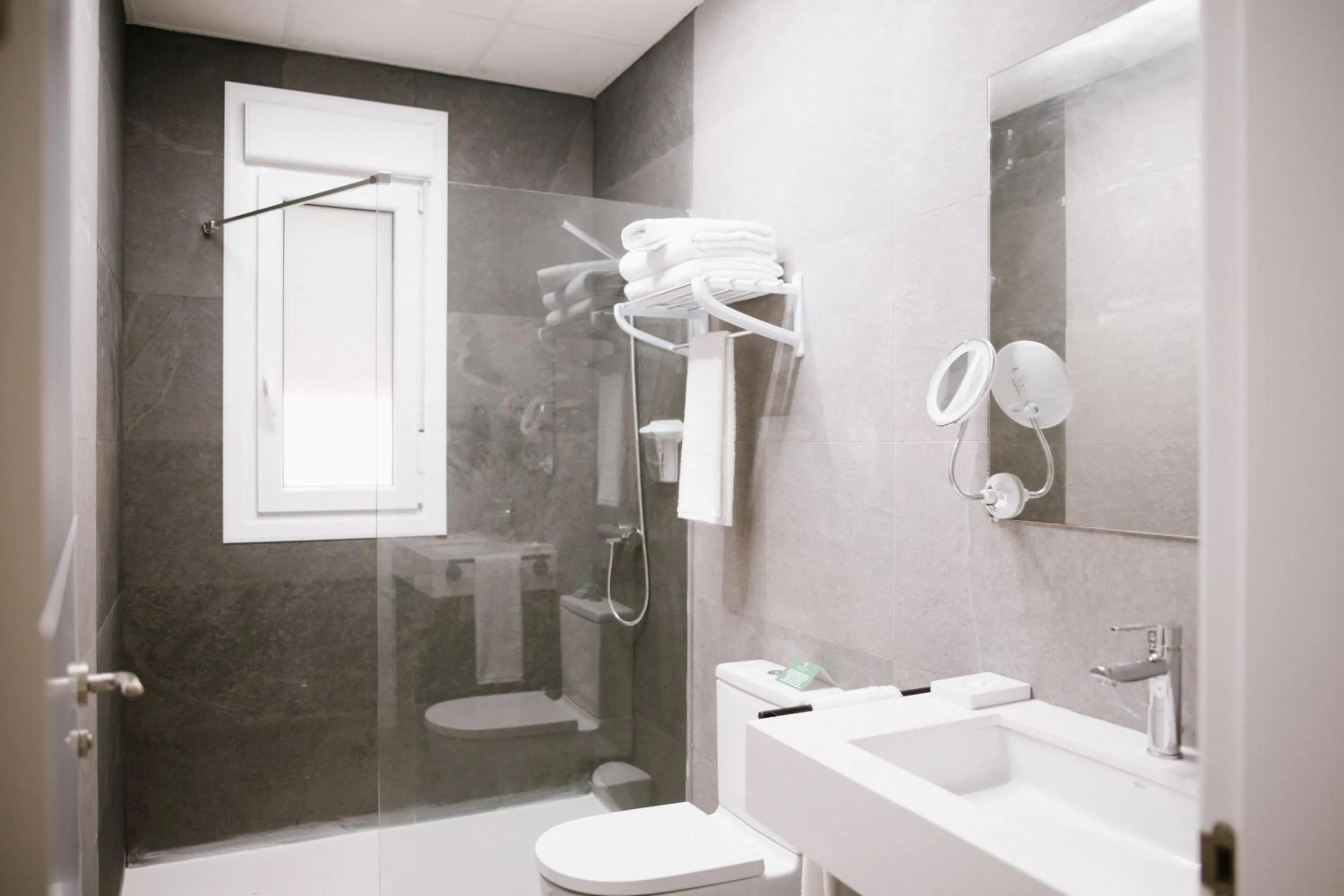 Shower in Hotel Melilla Centro