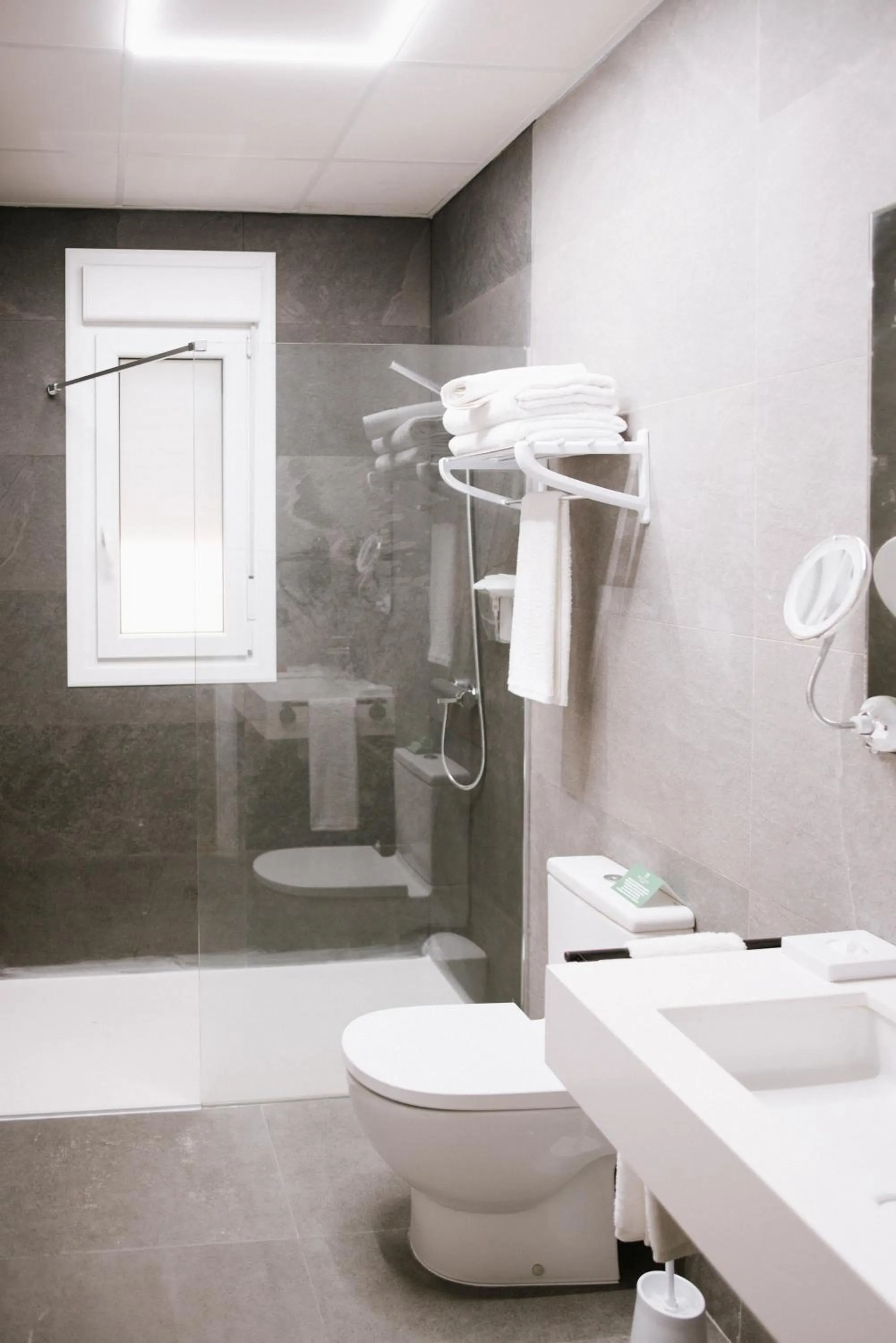 Shower in Hotel Melilla Centro