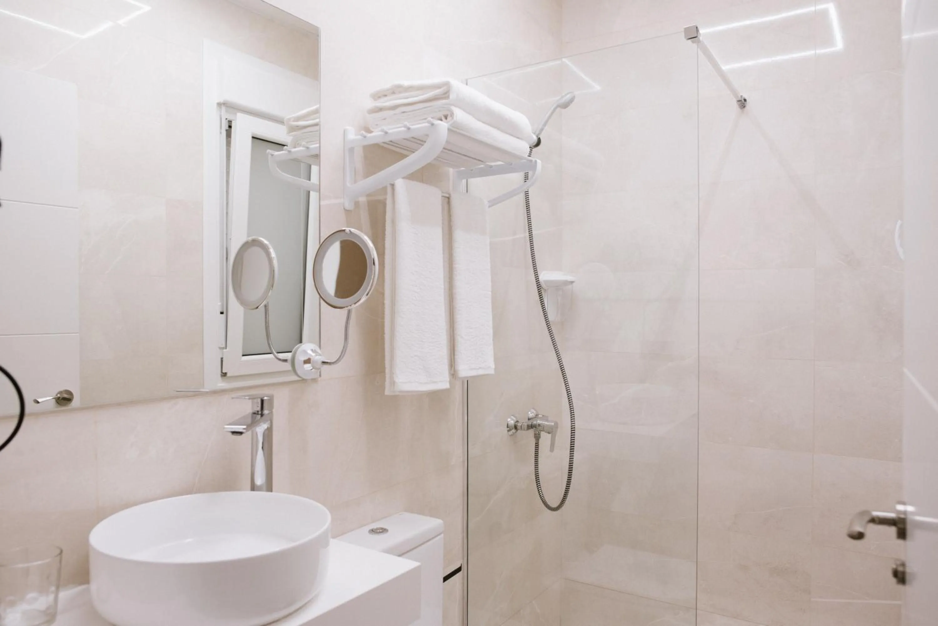 Shower in Hotel Melilla Centro