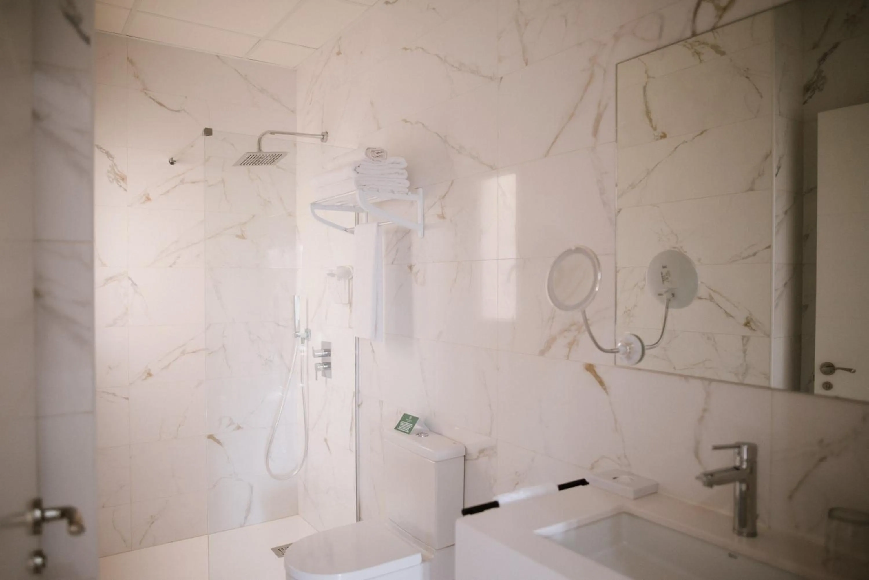 Shower in Hotel Melilla Centro