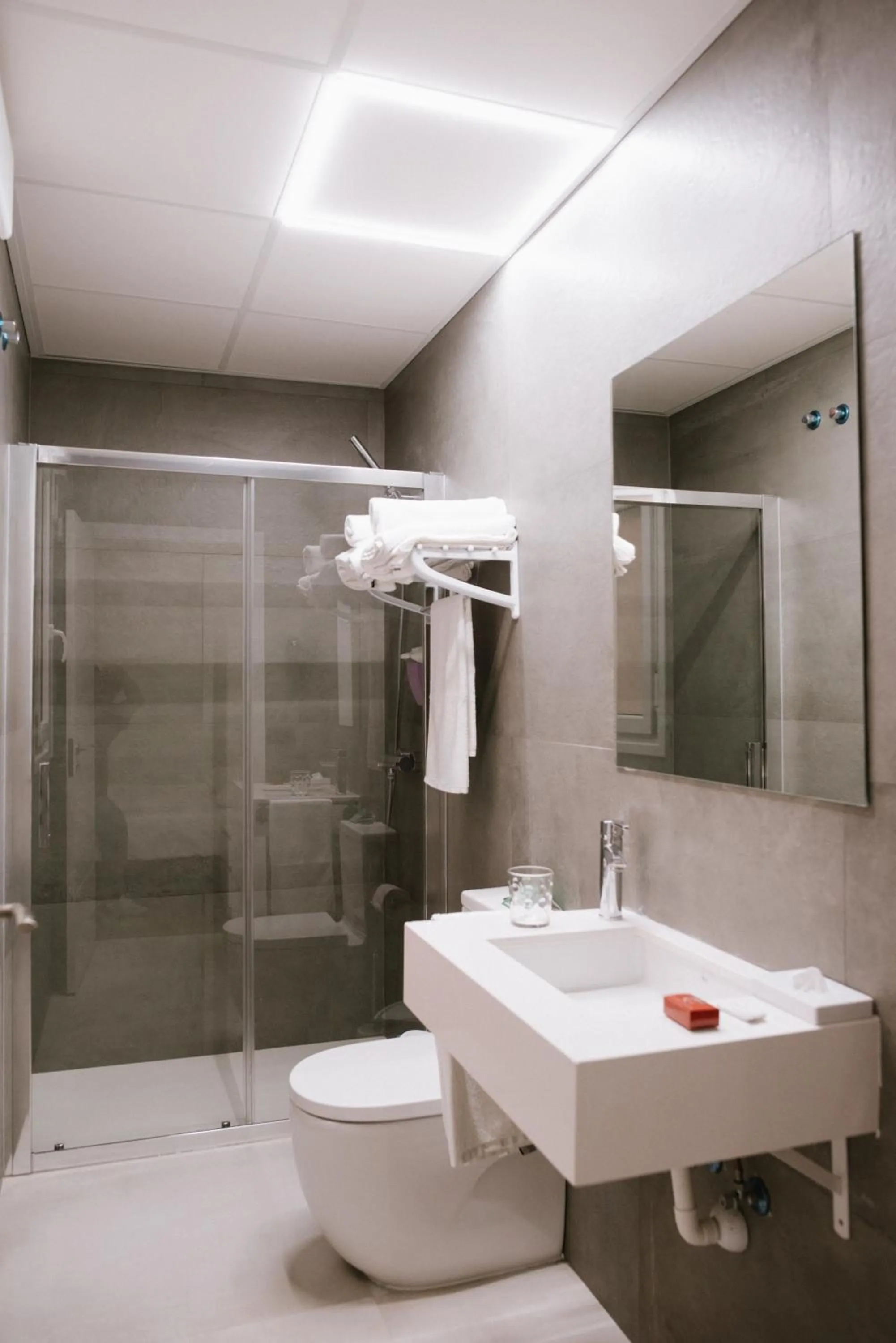 Shower in Hotel Melilla Centro