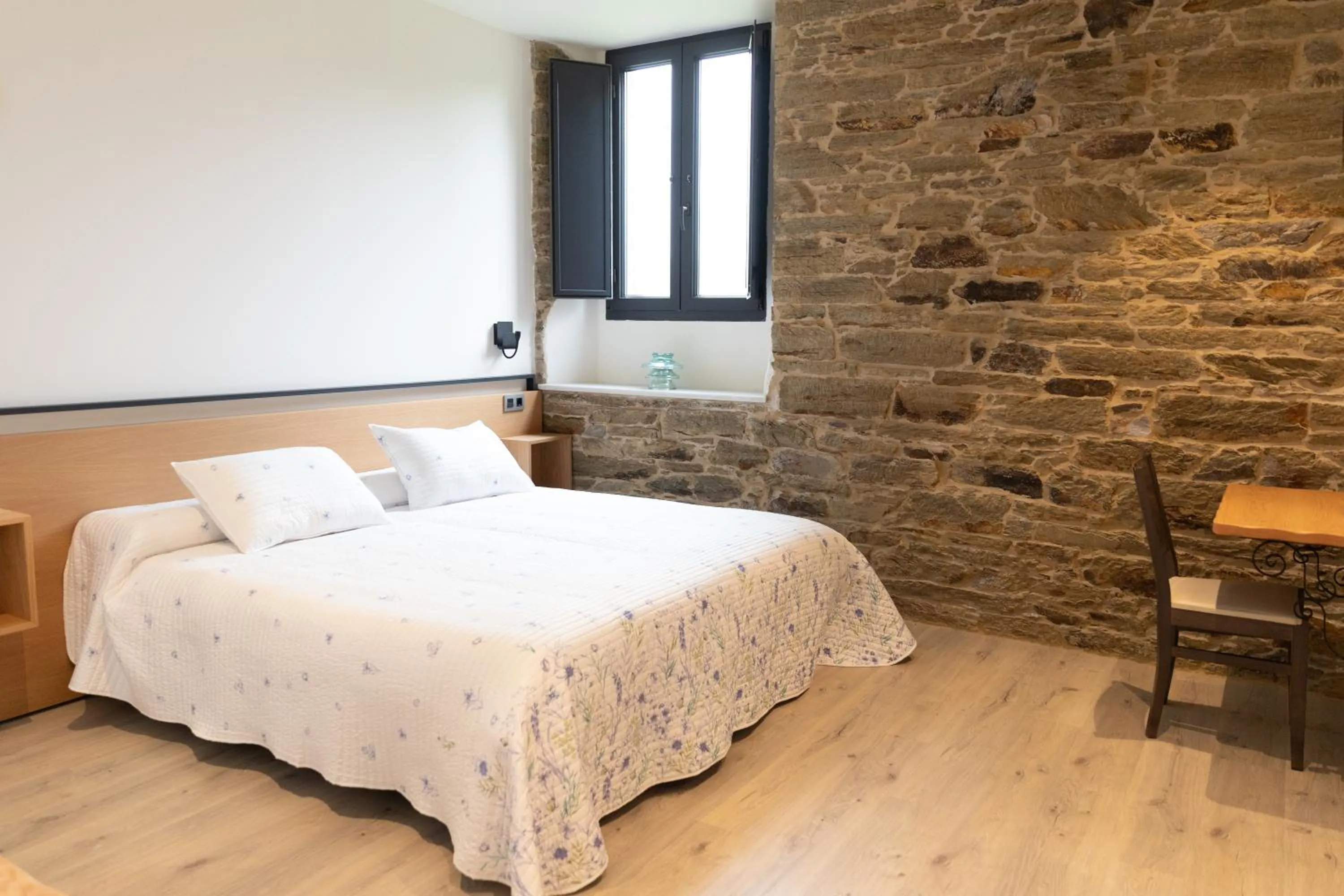 wardrobe, Bed in Hotel Casa da Luz