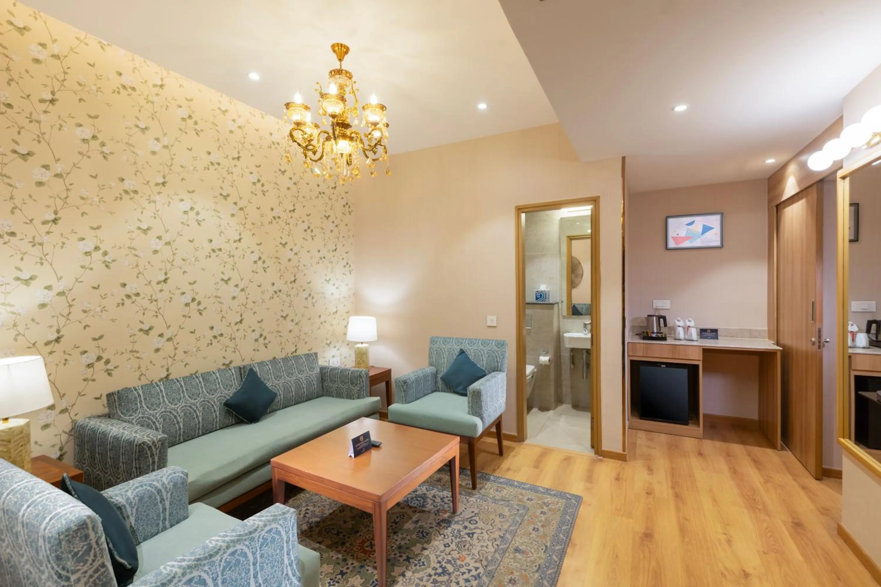 Living room in ExpoInn Suites and Convention