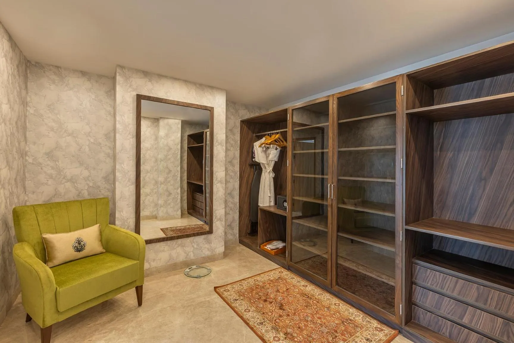 wardrobe in ExpoInn Suites and Convention