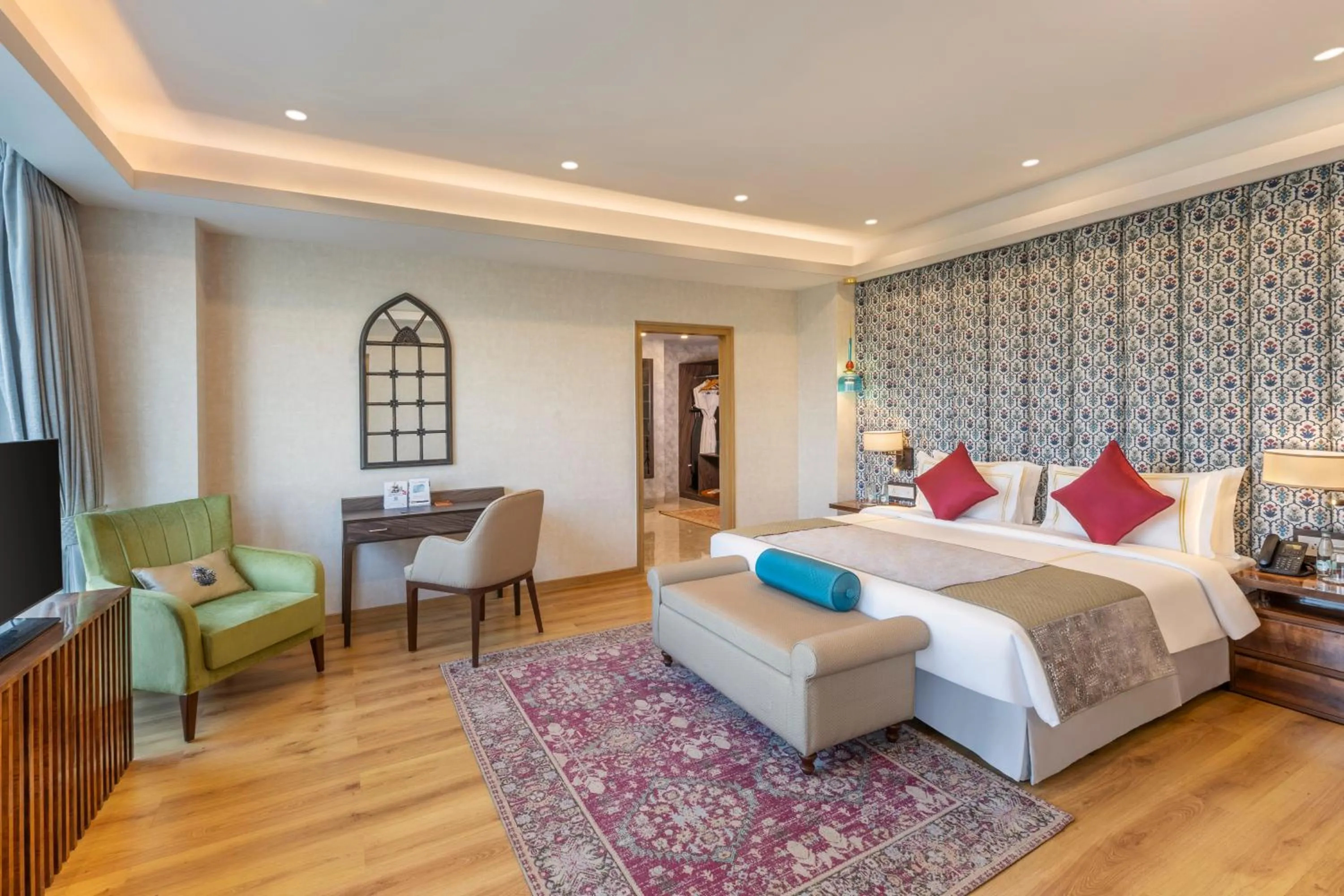 Bedroom, Bed in ExpoInn Suites and Convention