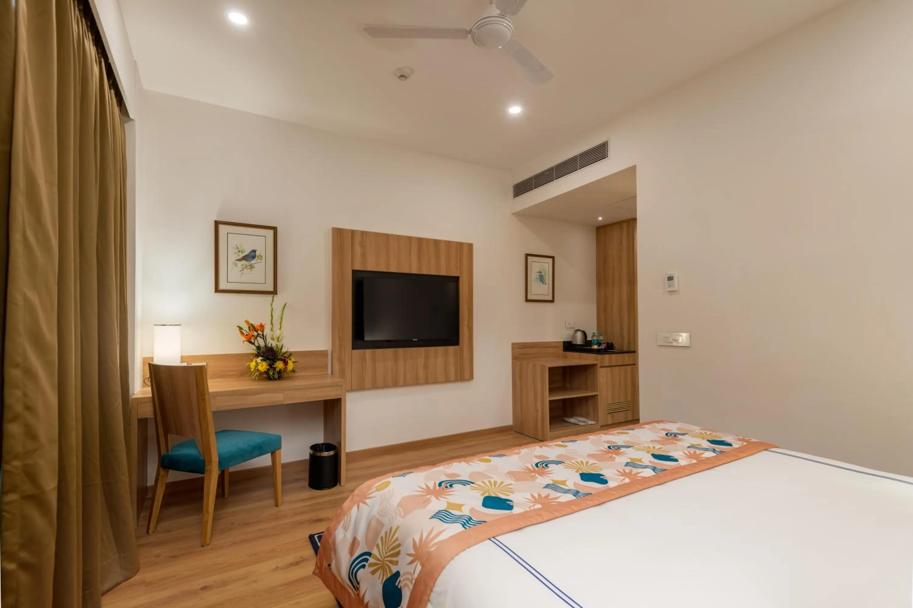 Bed in ExpoInn Suites and Convention