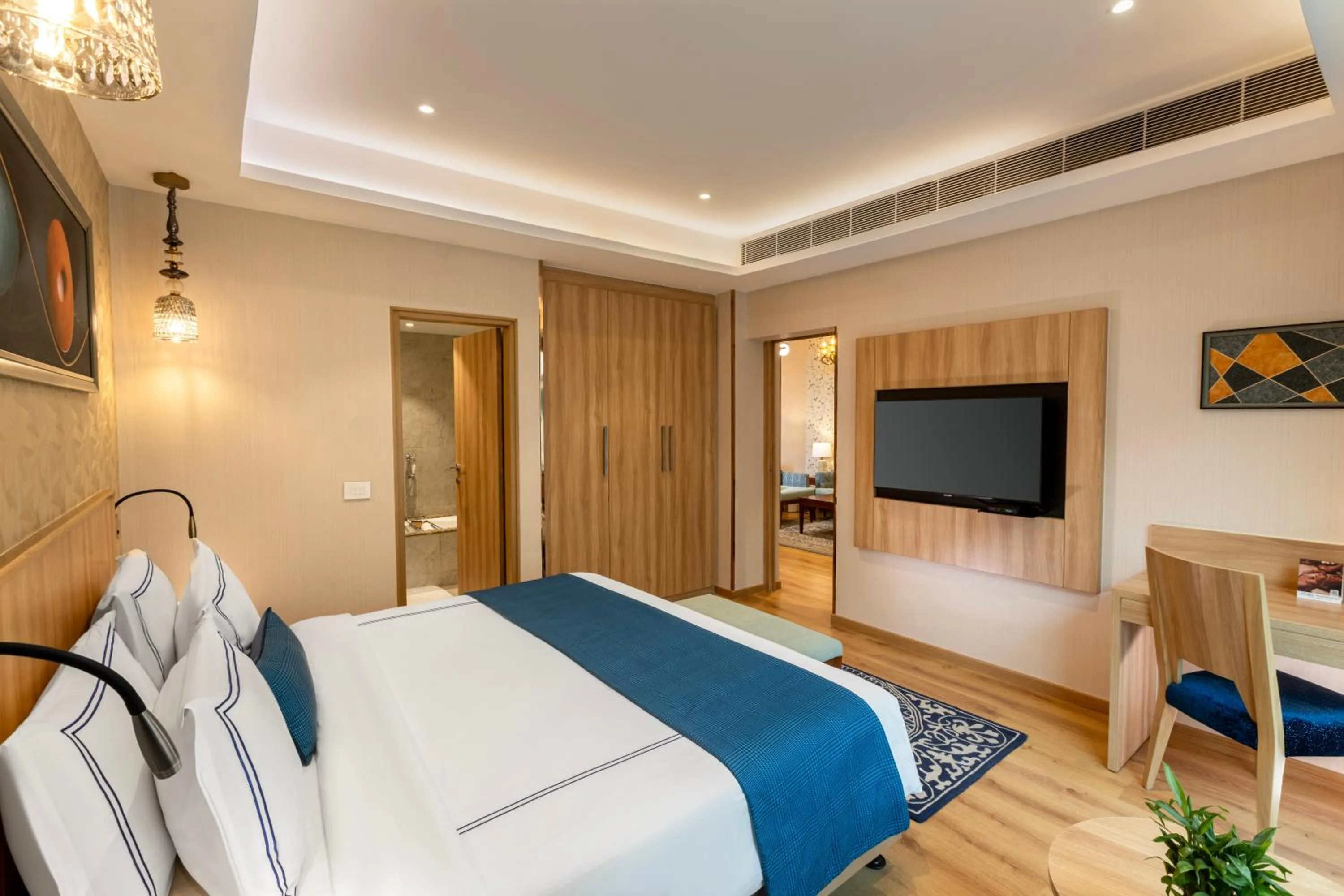 Bedroom, Bed in ExpoInn Suites and Convention