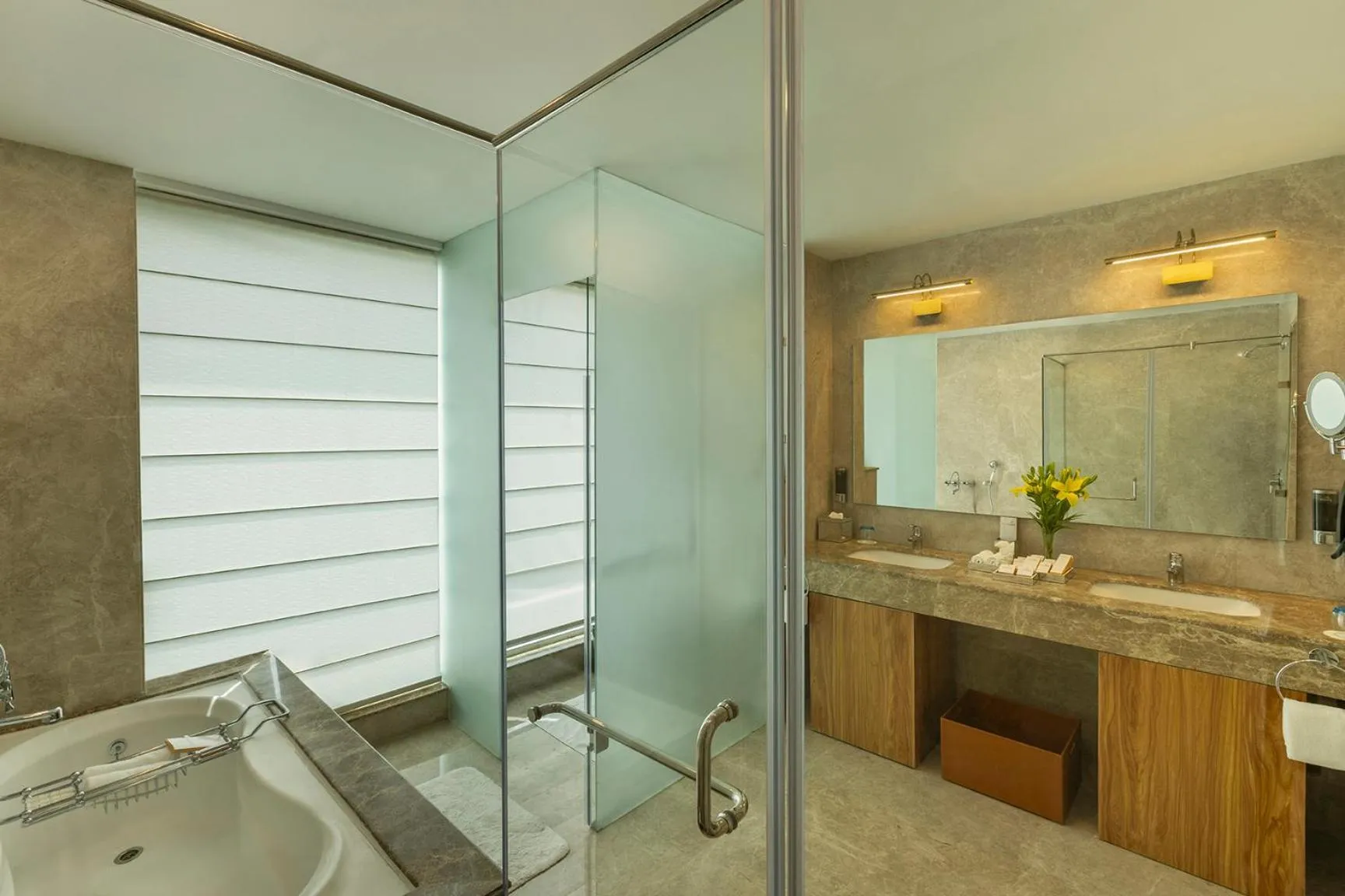 Shower in ExpoInn Suites and Convention