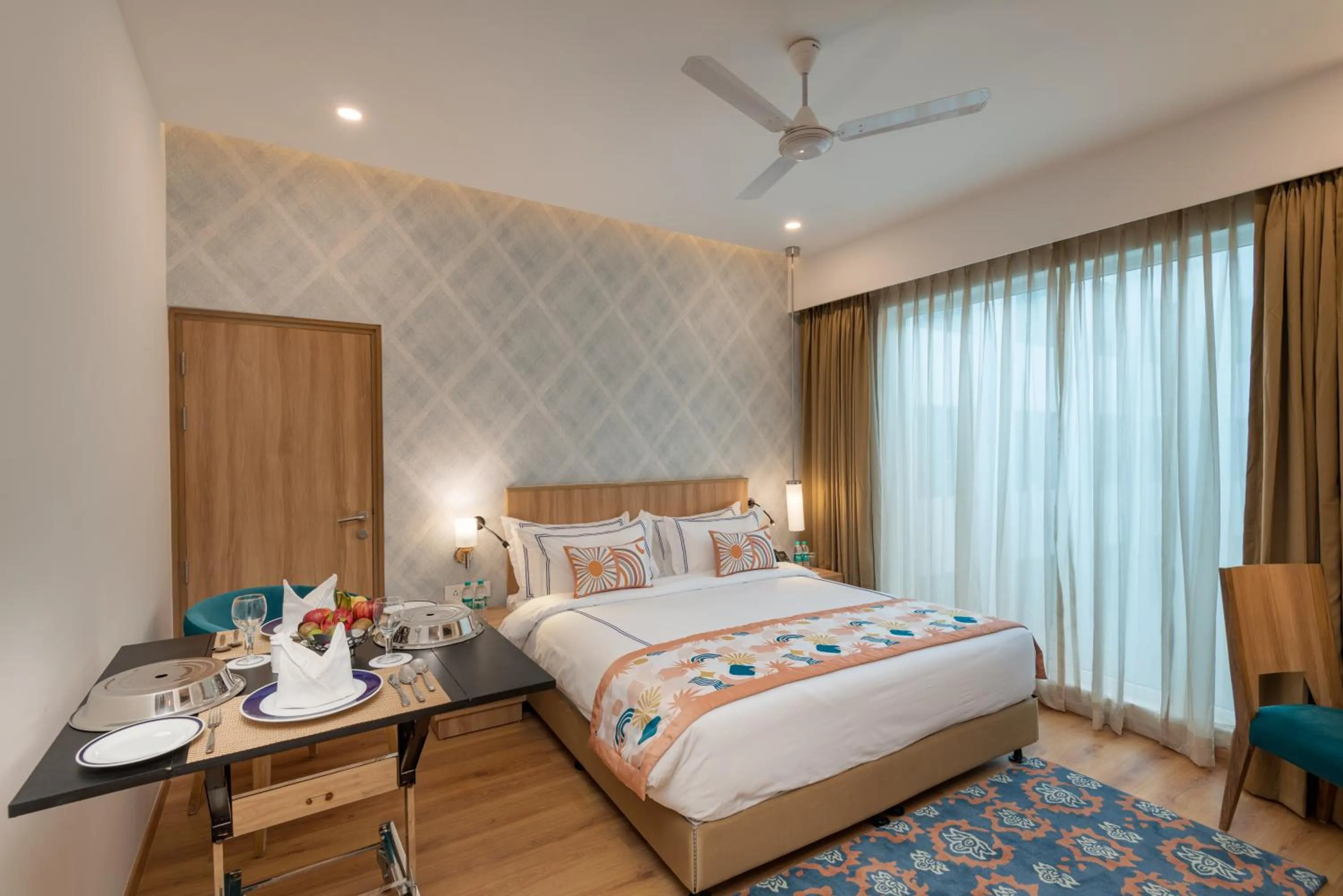 Bed in ExpoInn Suites and Convention