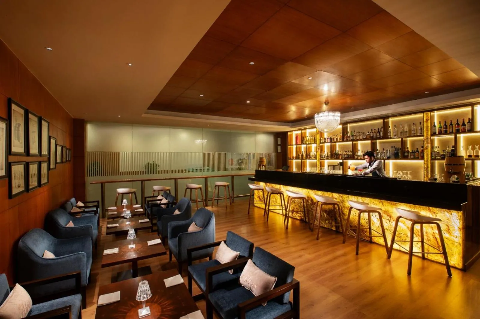 Lounge or bar in ExpoInn Suites and Convention