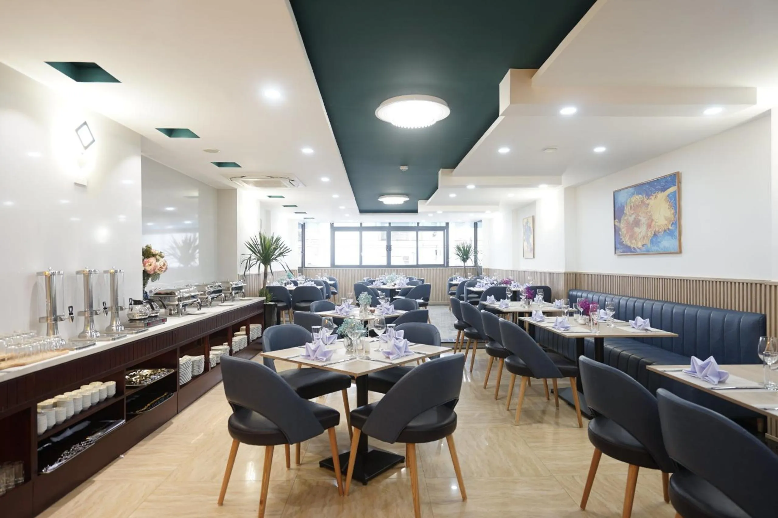 Restaurant/places to eat in Moonlight Nha Trang Hotel