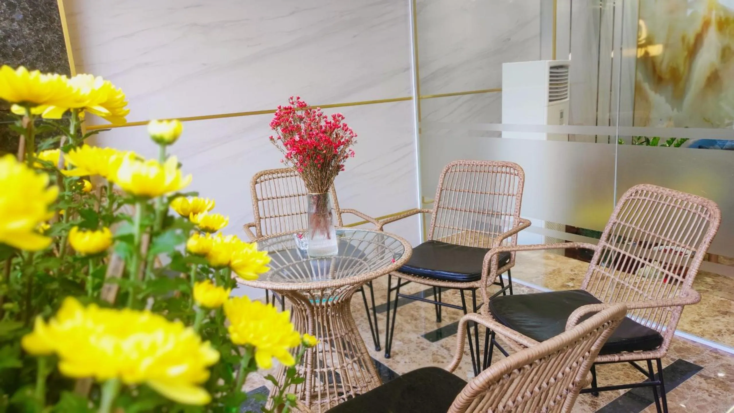Seating area in Moonlight Nha Trang Hotel