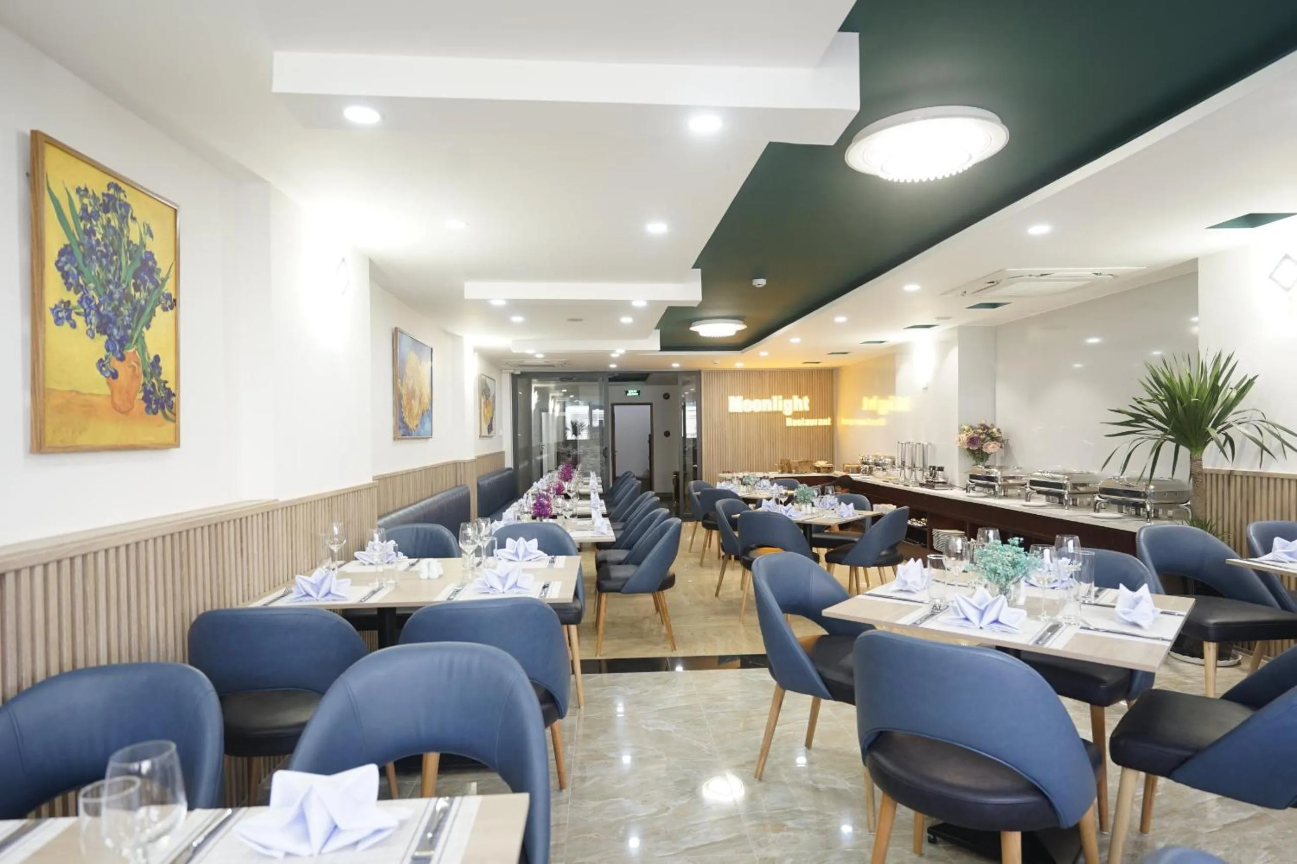 Restaurant/places to eat in Moonlight Nha Trang Hotel
