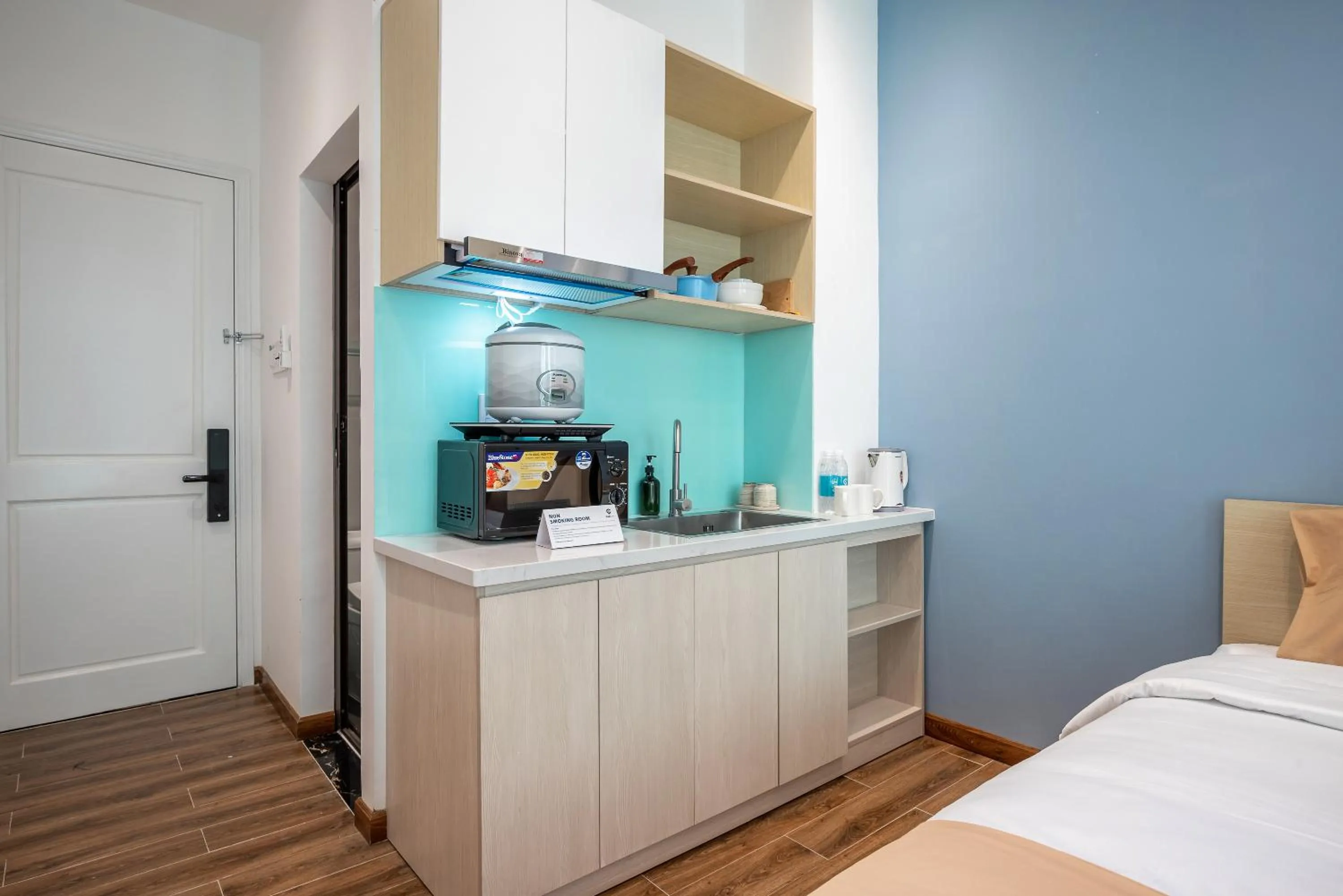 Coffee/tea facilities, Bed in Cozrum Homes - Winter Corner