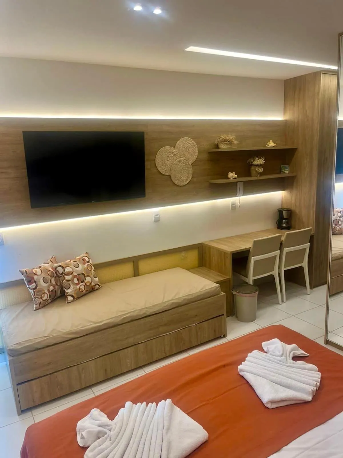 TV and multimedia in Porto Beach Resort - Mana Beach Experience