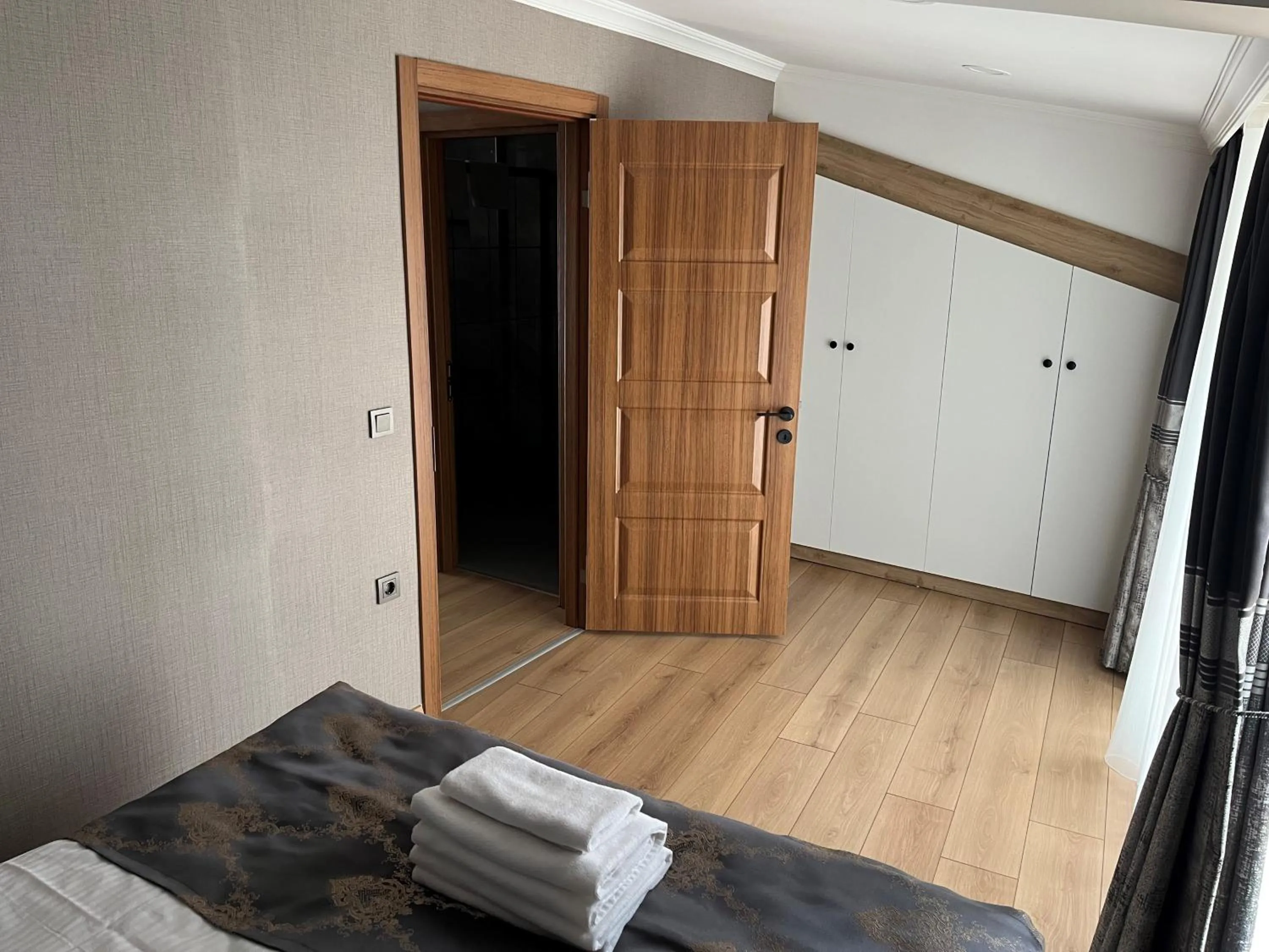 Bedroom, Bed in H&L Suites