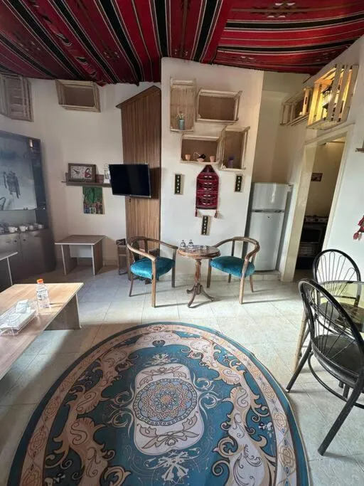 Living room in Antica old apartment al-lwebdeh