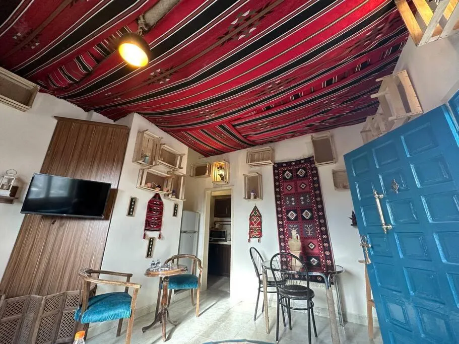 TV and multimedia in Antica old apartment al-lwebdeh