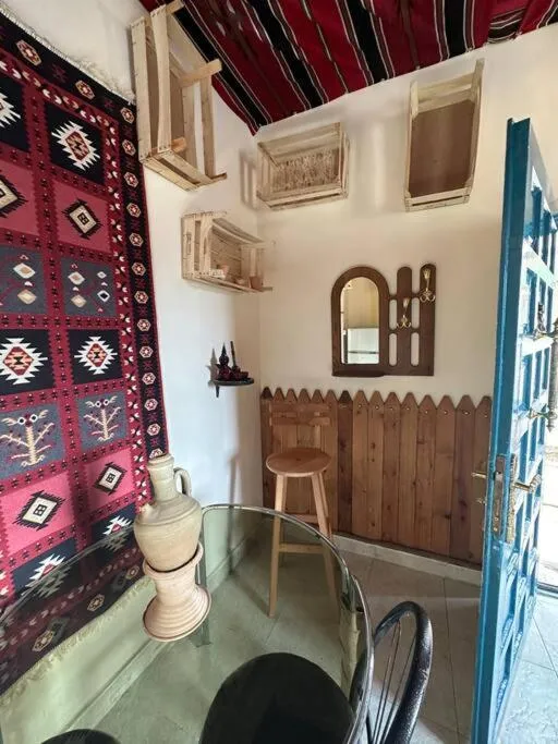 Living room in Antica old apartment al-lwebdeh