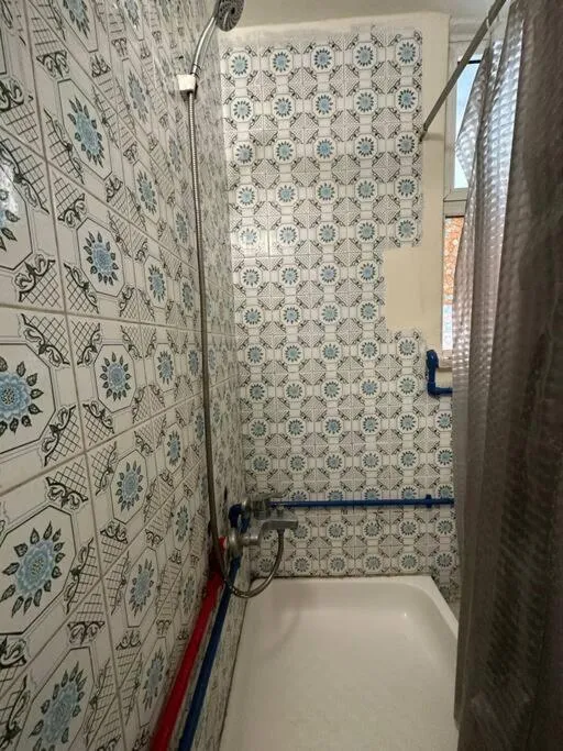 Shower in Antica old apartment al-lwebdeh