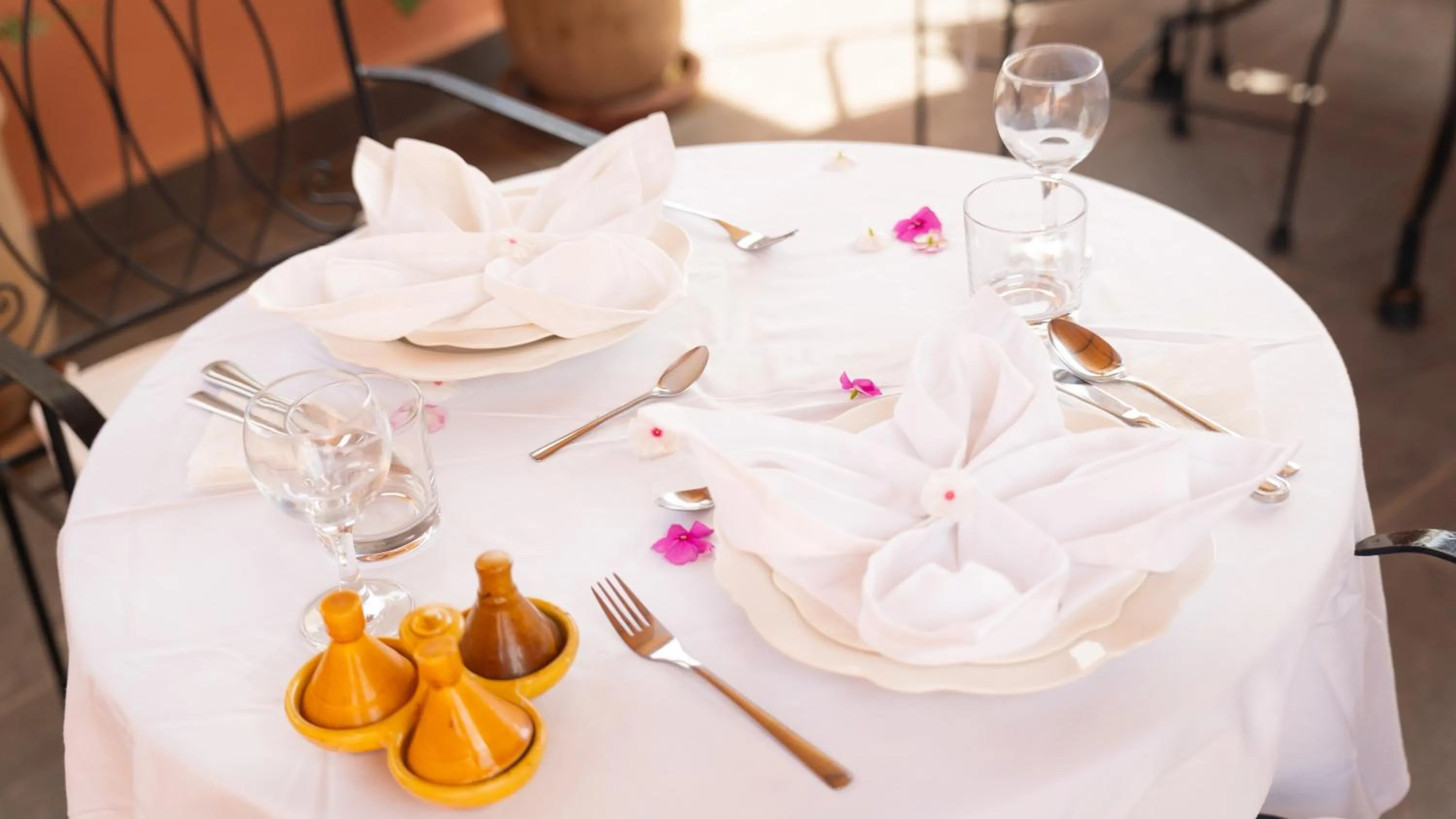 Restaurant/places to eat in Riad Allal