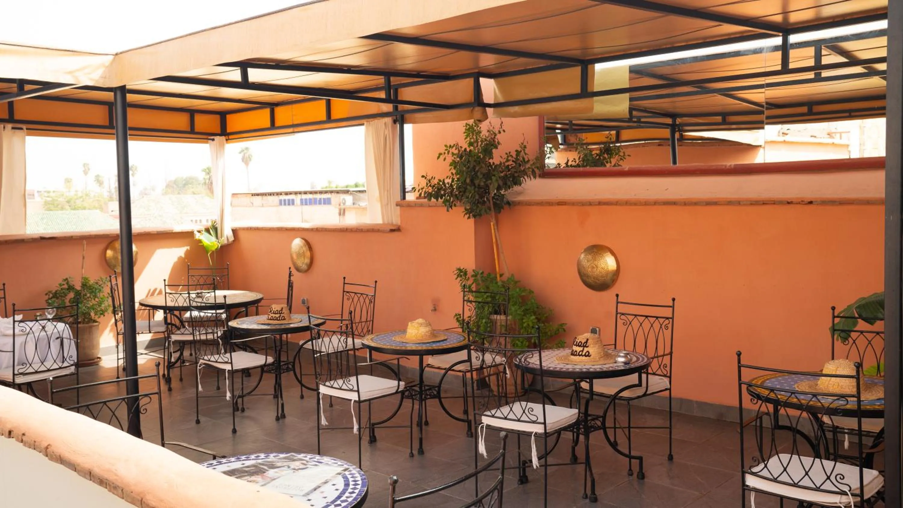 Restaurant/places to eat in Riad Allal