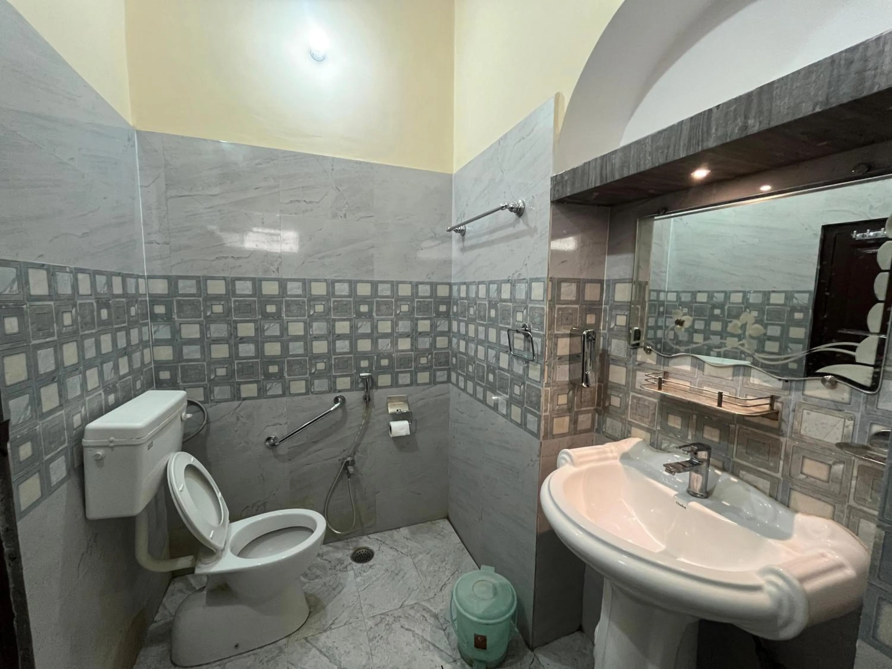 Bathroom in Foreigners Inn