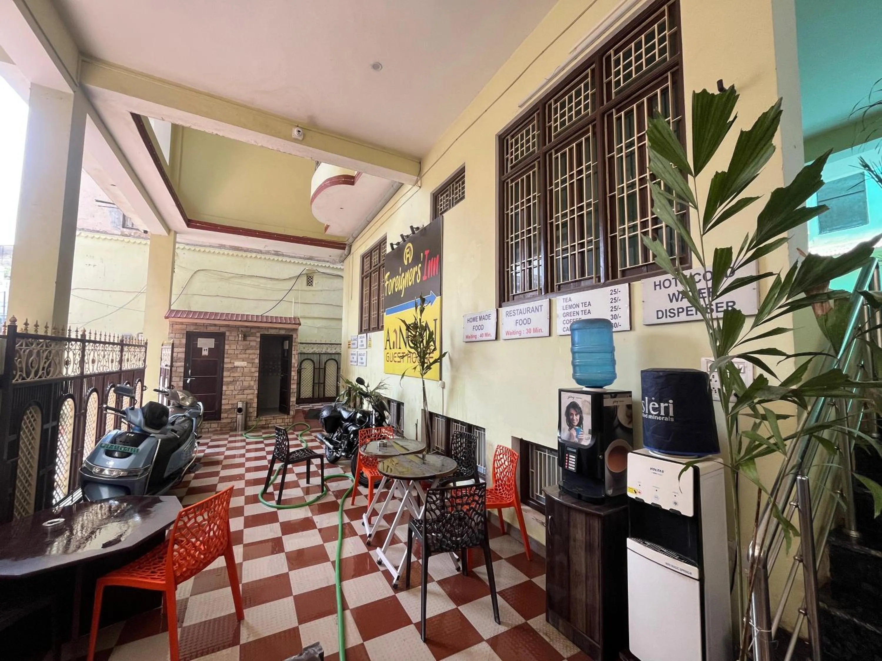 Lobby or reception in Foreigners Inn