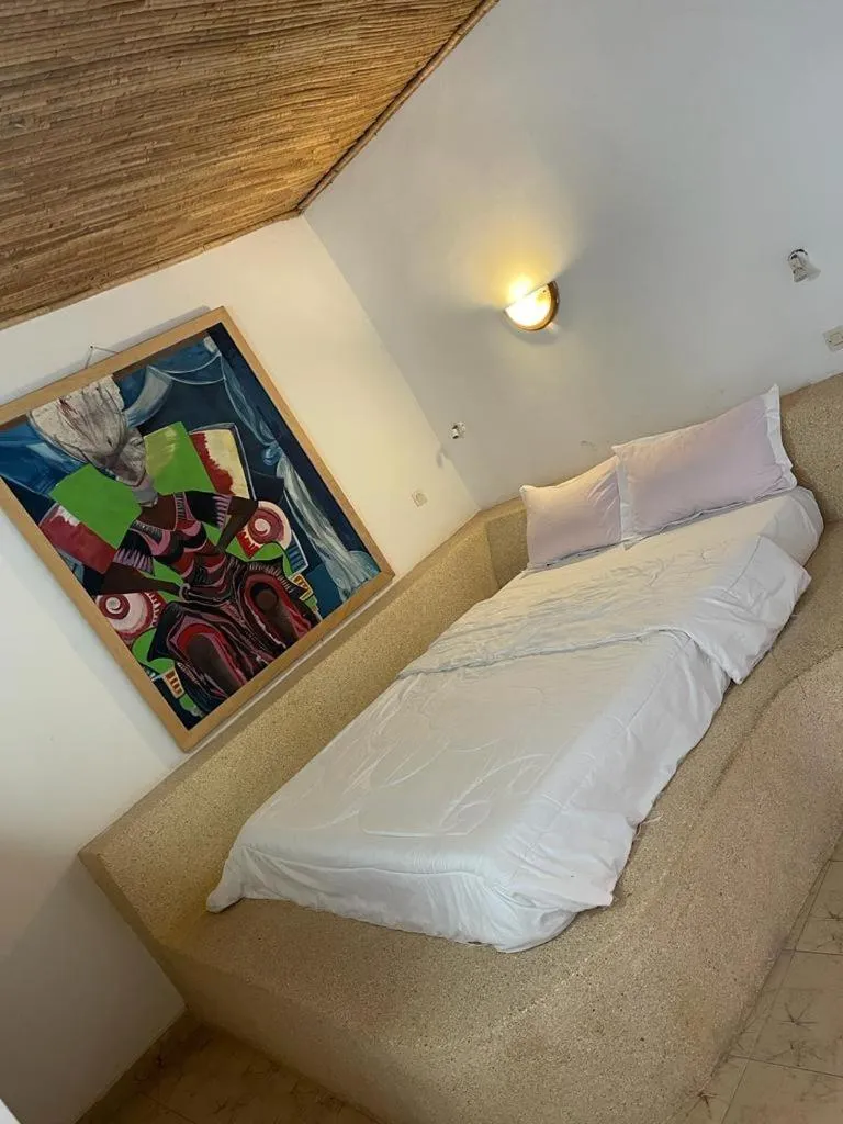 Bed in HOTEL DU BAR DE LA MER CAP SKIRRiNG