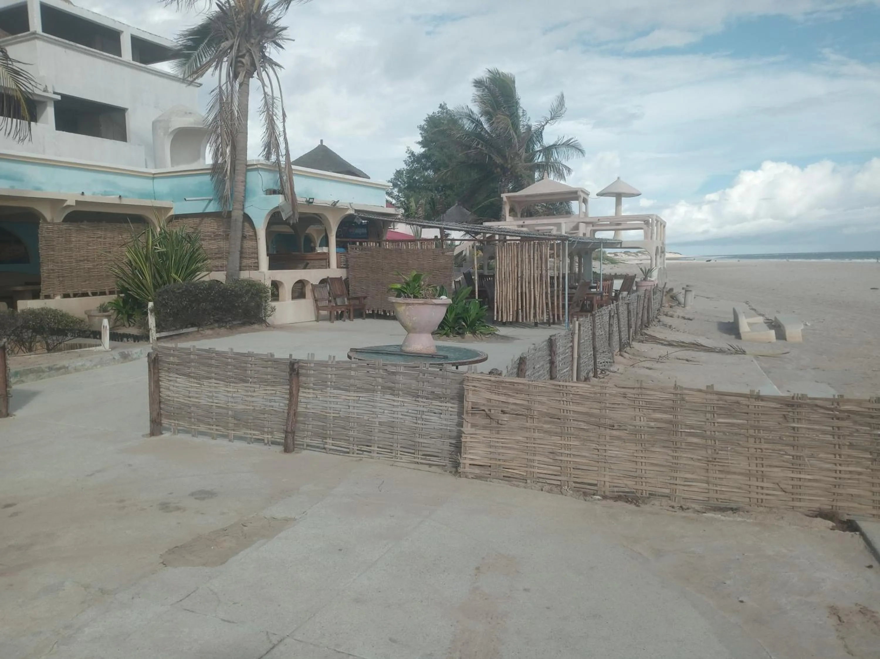 Garden in HOTEL DU BAR DE LA MER CAP SKIRRiNG