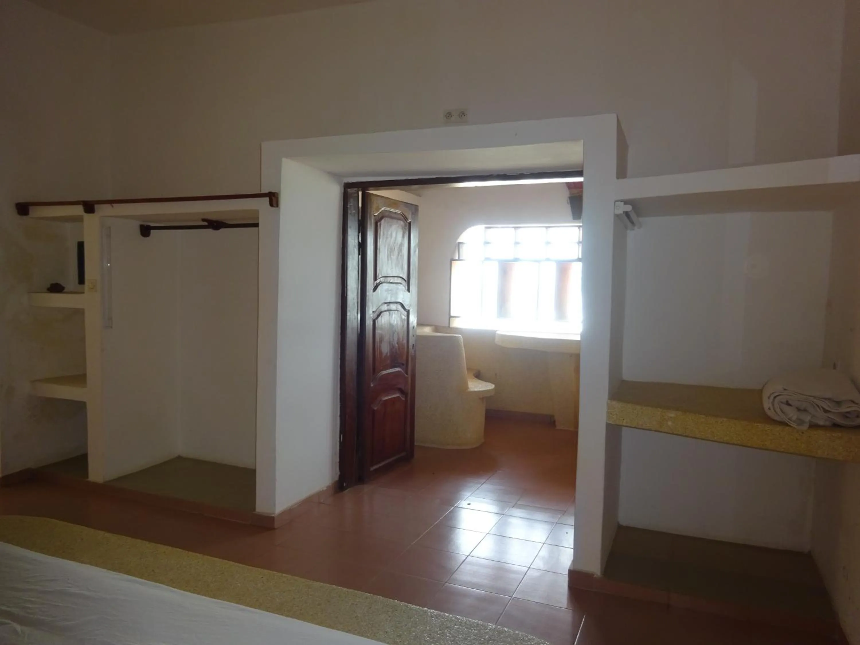 Bedroom in HOTEL DU BAR DE LA MER CAP SKIRRiNG
