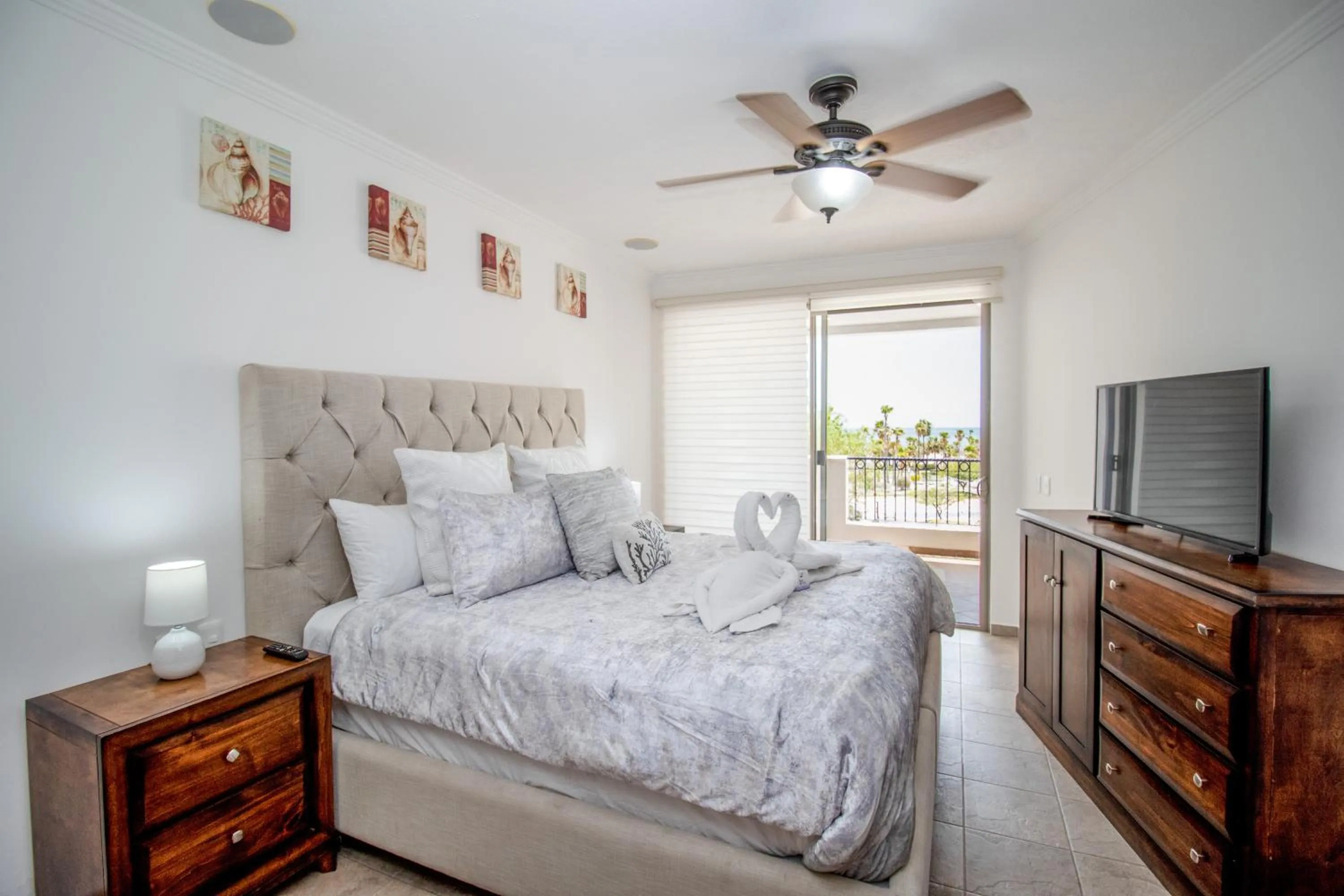 Bed in Casa Blanca Golf Villas