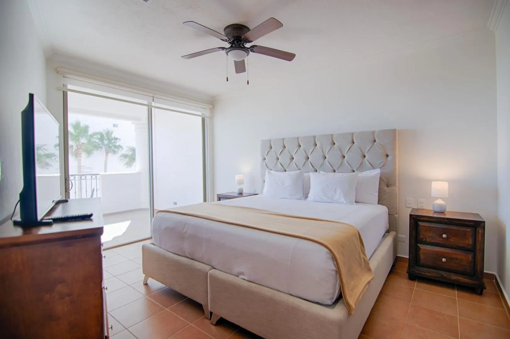Bed in Casa Blanca Golf Villas