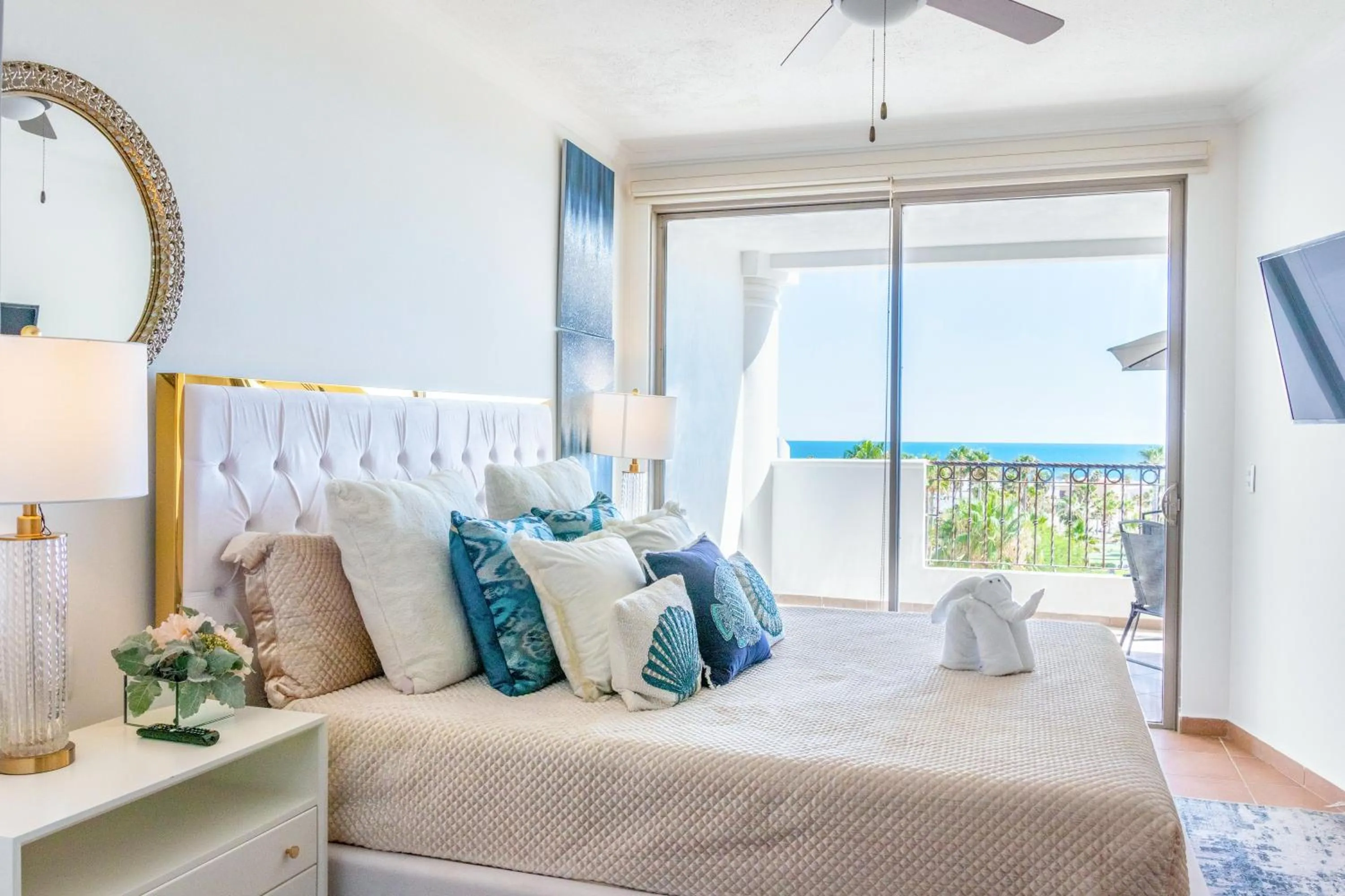 Bed in Casa Blanca Golf Villas