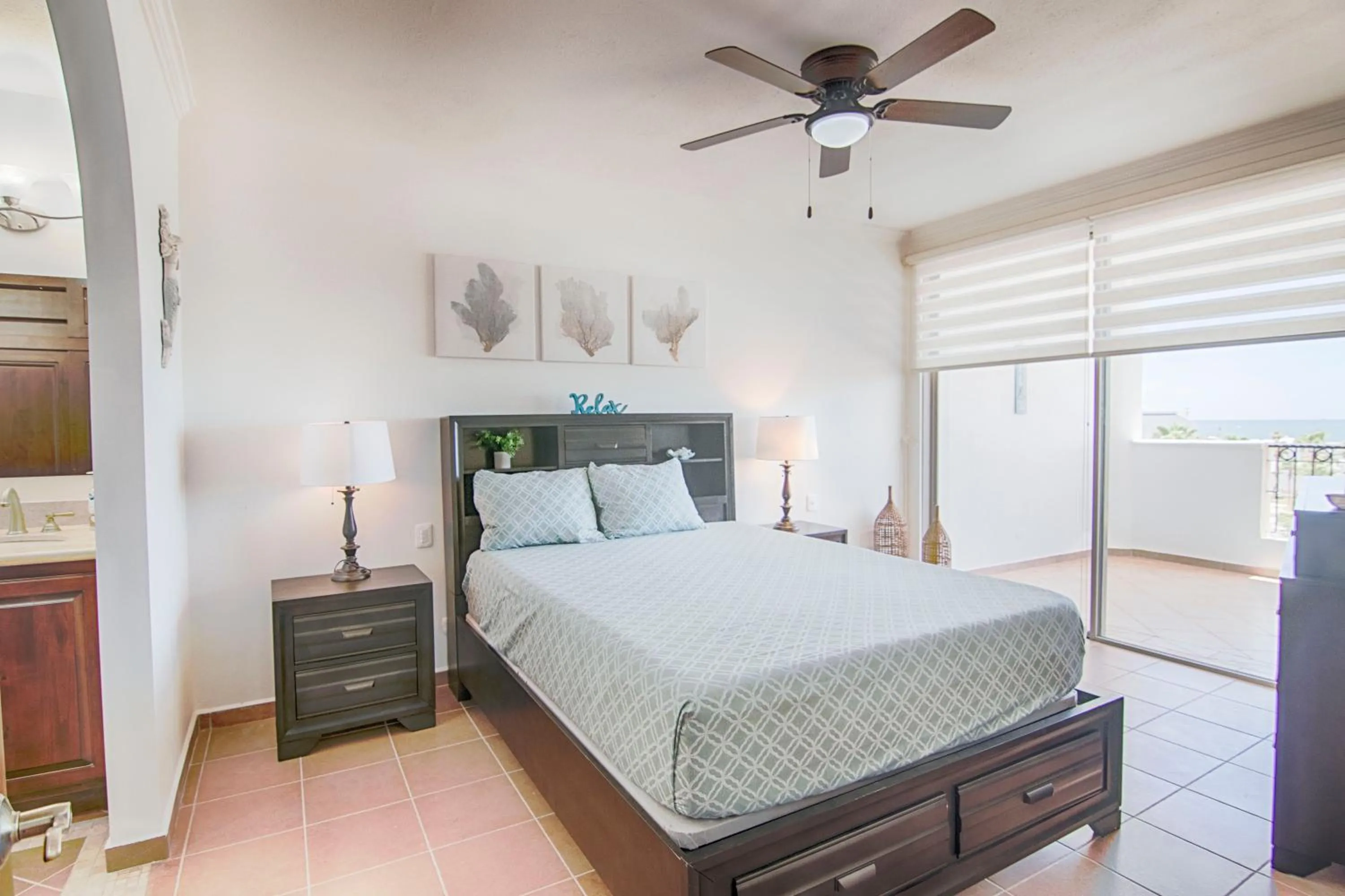 Bed in Casa Blanca Golf Villas
