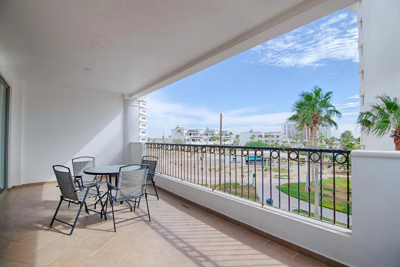 Casa Blanca Golf Villas